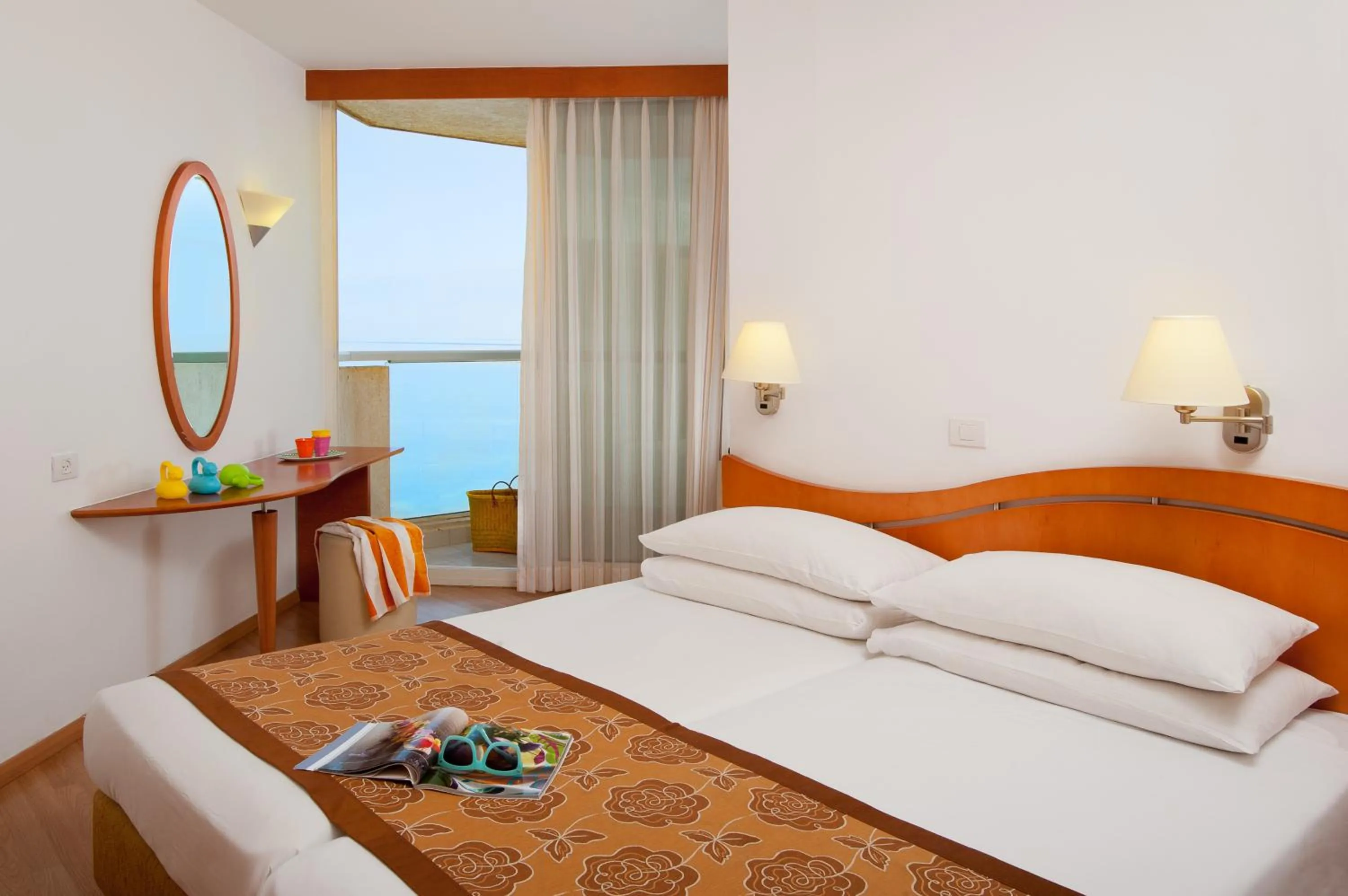 Bedroom, Bed in Leonardo Club Hotel Dead Sea - All Inclusive