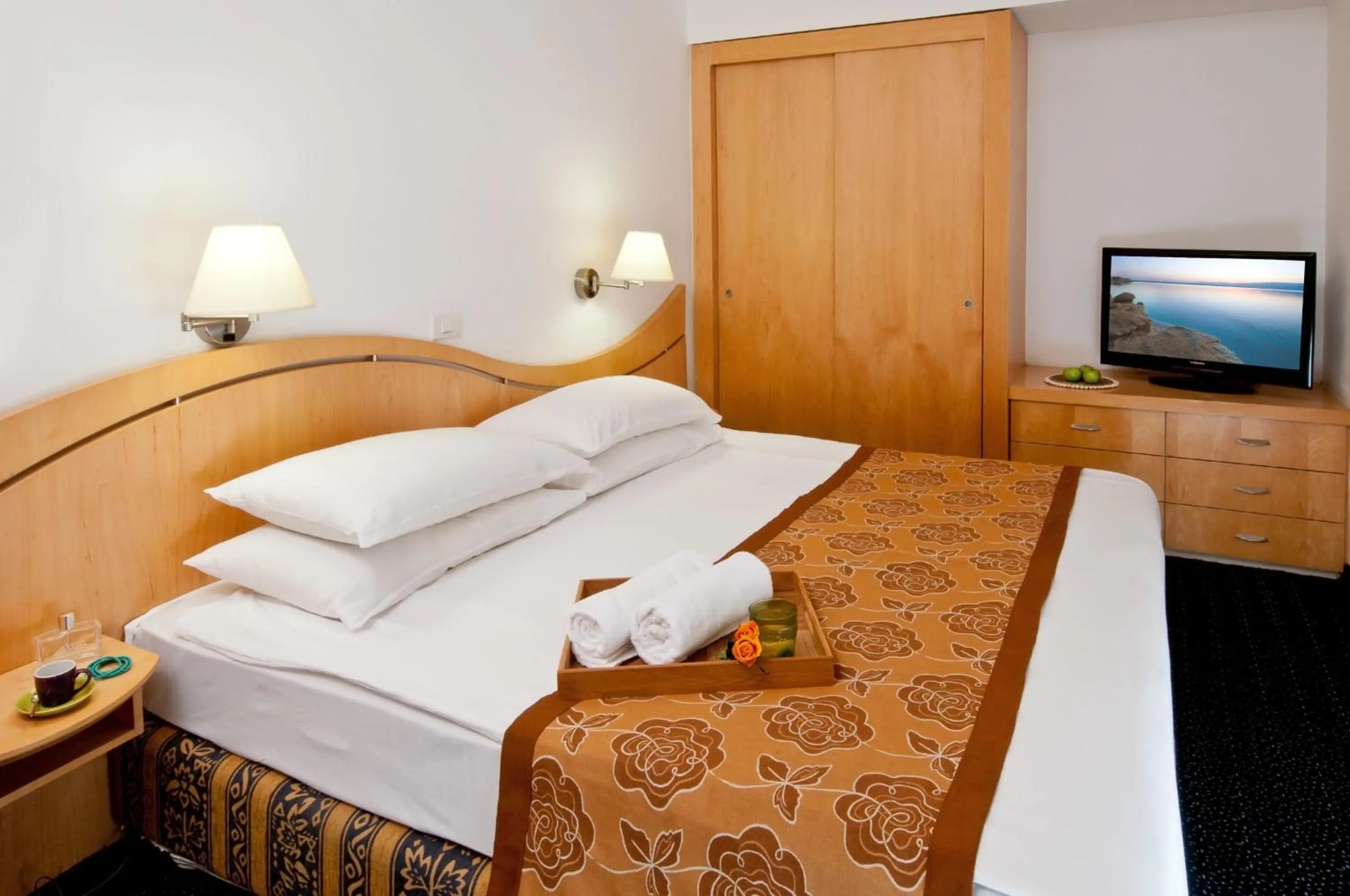 Bed in Leonardo Club Hotel Dead Sea - All Inclusive