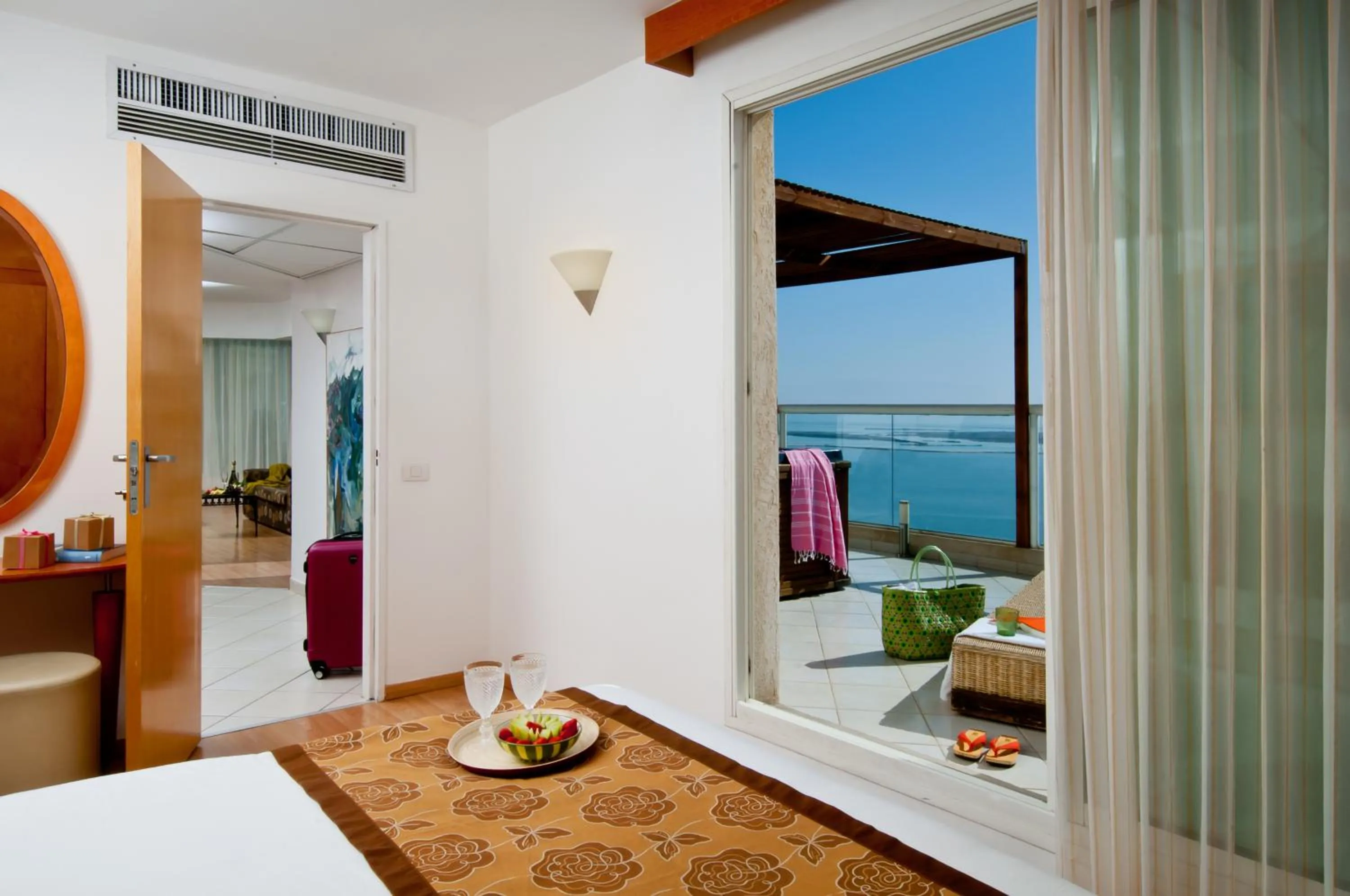 Balcony/Terrace, Bed in Leonardo Club Hotel Dead Sea - All Inclusive