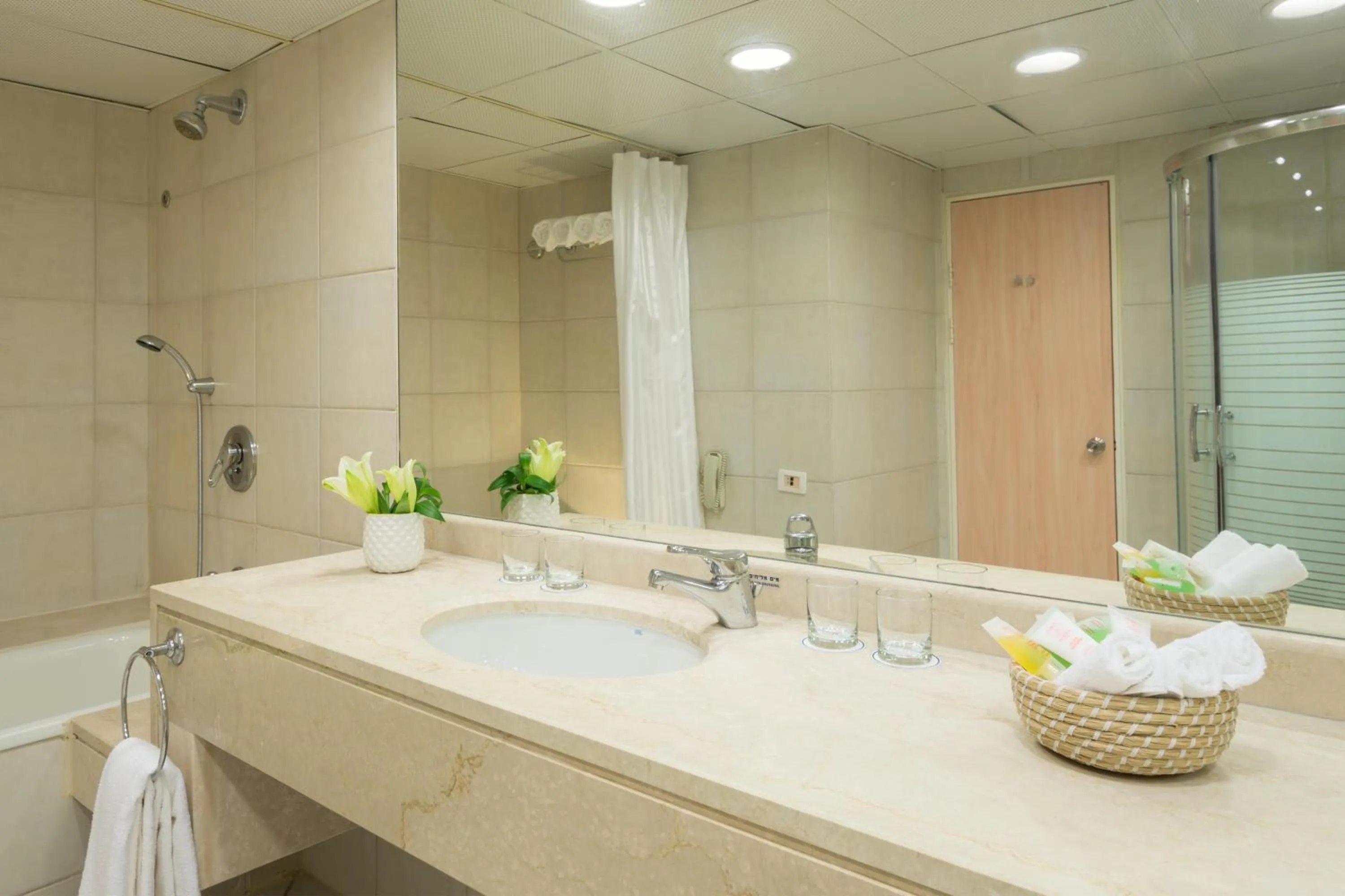 Shower in Leonardo Club Hotel Dead Sea - All Inclusive