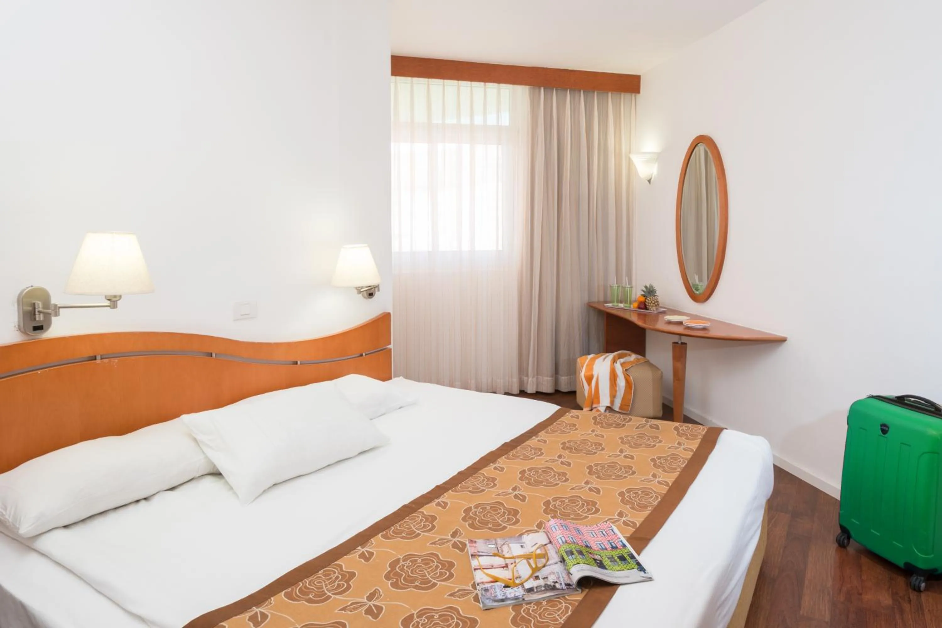 Bedroom, Bed in Leonardo Club Hotel Dead Sea - All Inclusive