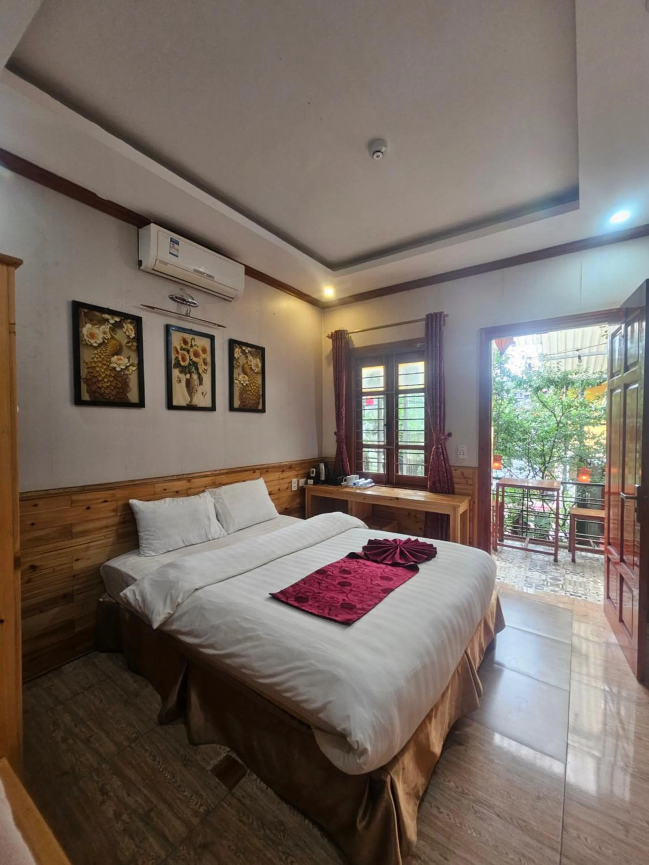 View (from property/room), Bed in Dang Khoa Garden Inn