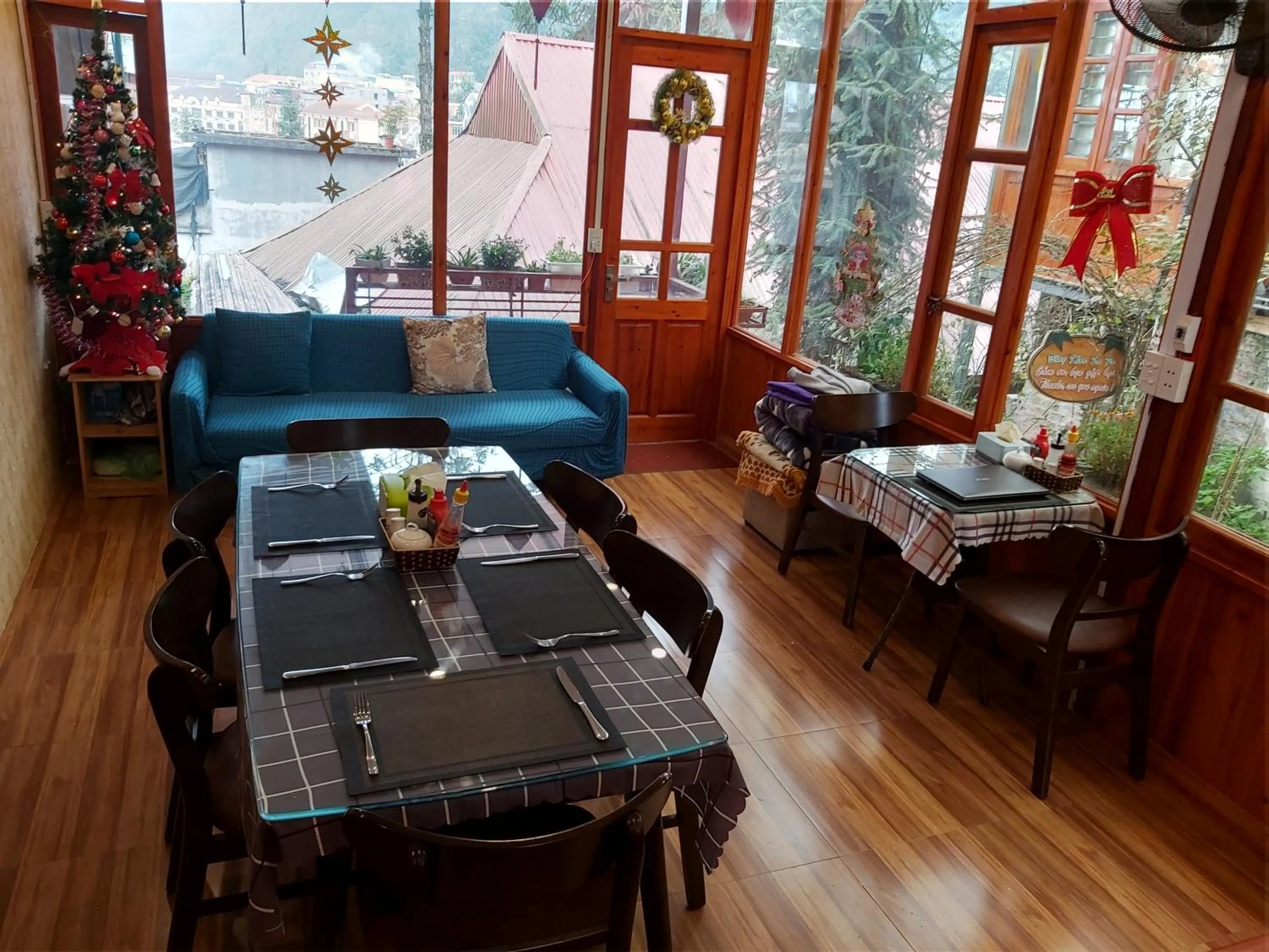 Restaurant/places to eat in Dang Khoa Garden Inn