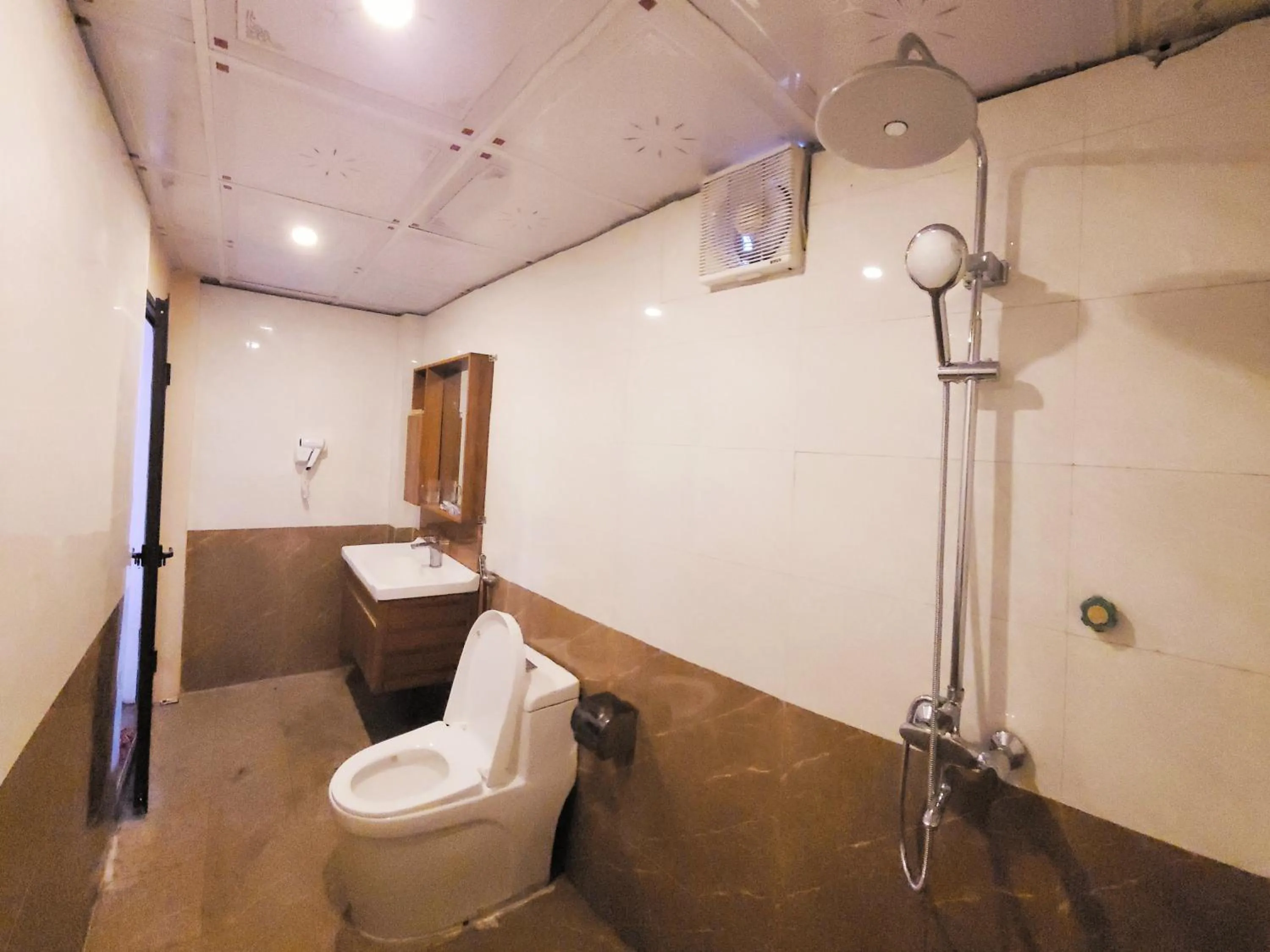 Bathroom in Dang Khoa Garden Inn