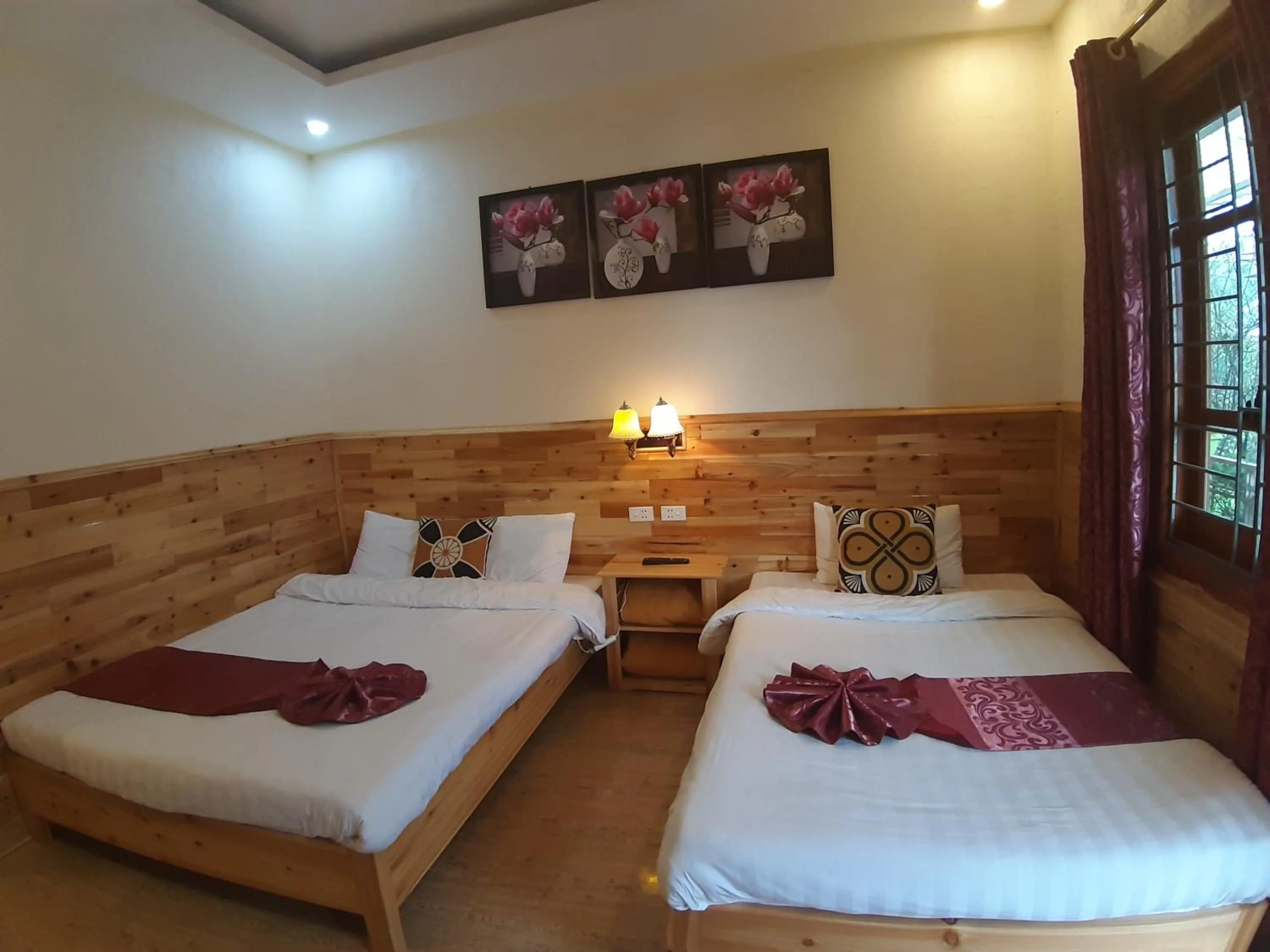 Photo of the whole room, Bed in Dang Khoa Garden Inn