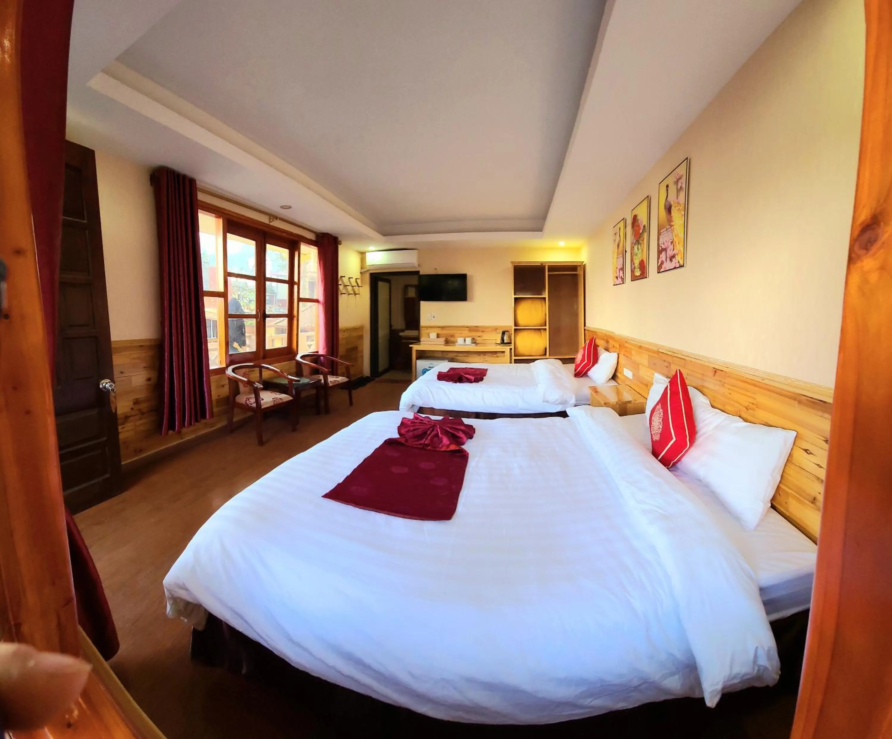 Photo of the whole room, Bed in Dang Khoa Garden Inn