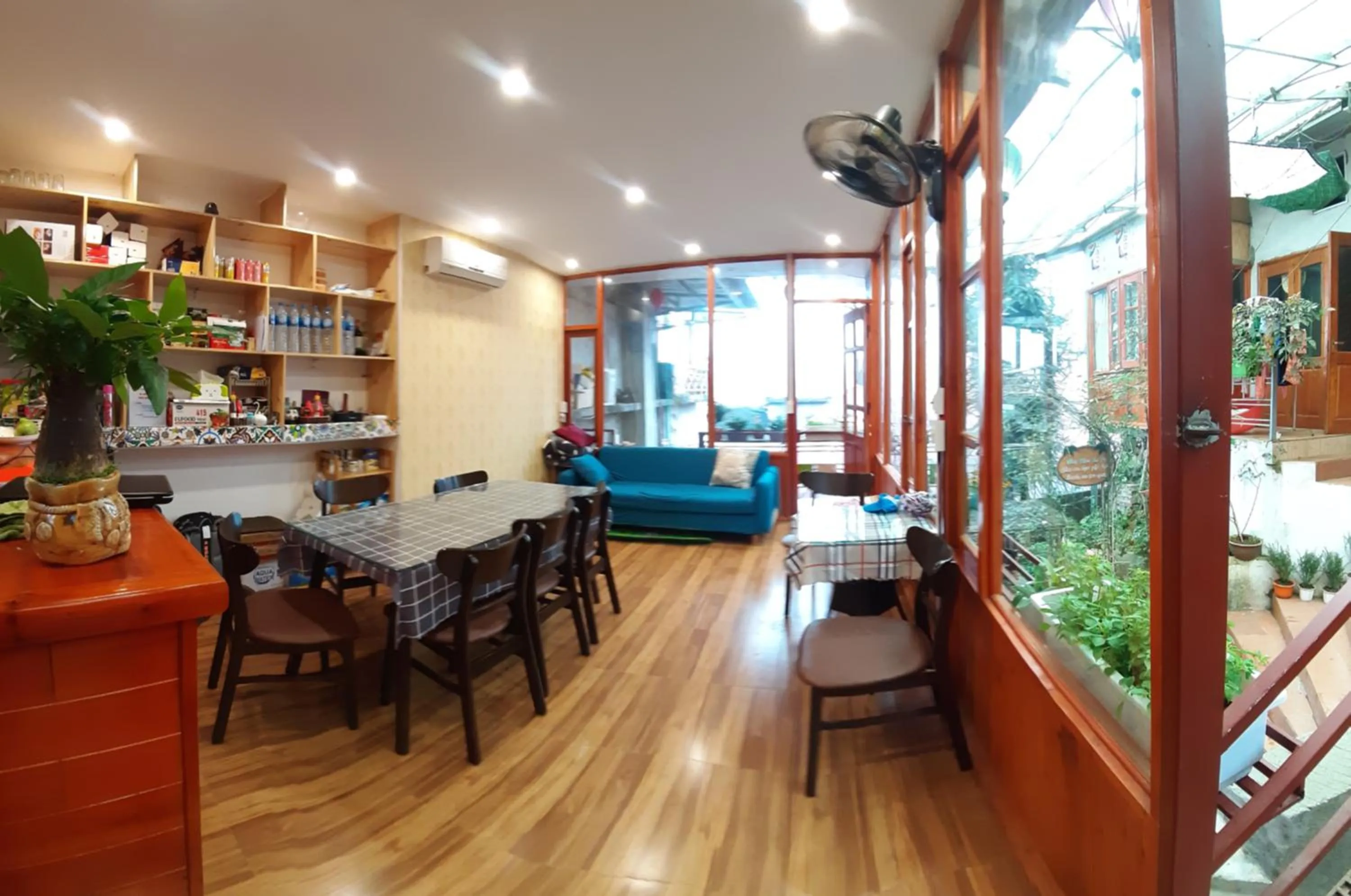 Restaurant/places to eat in Dang Khoa Garden Inn