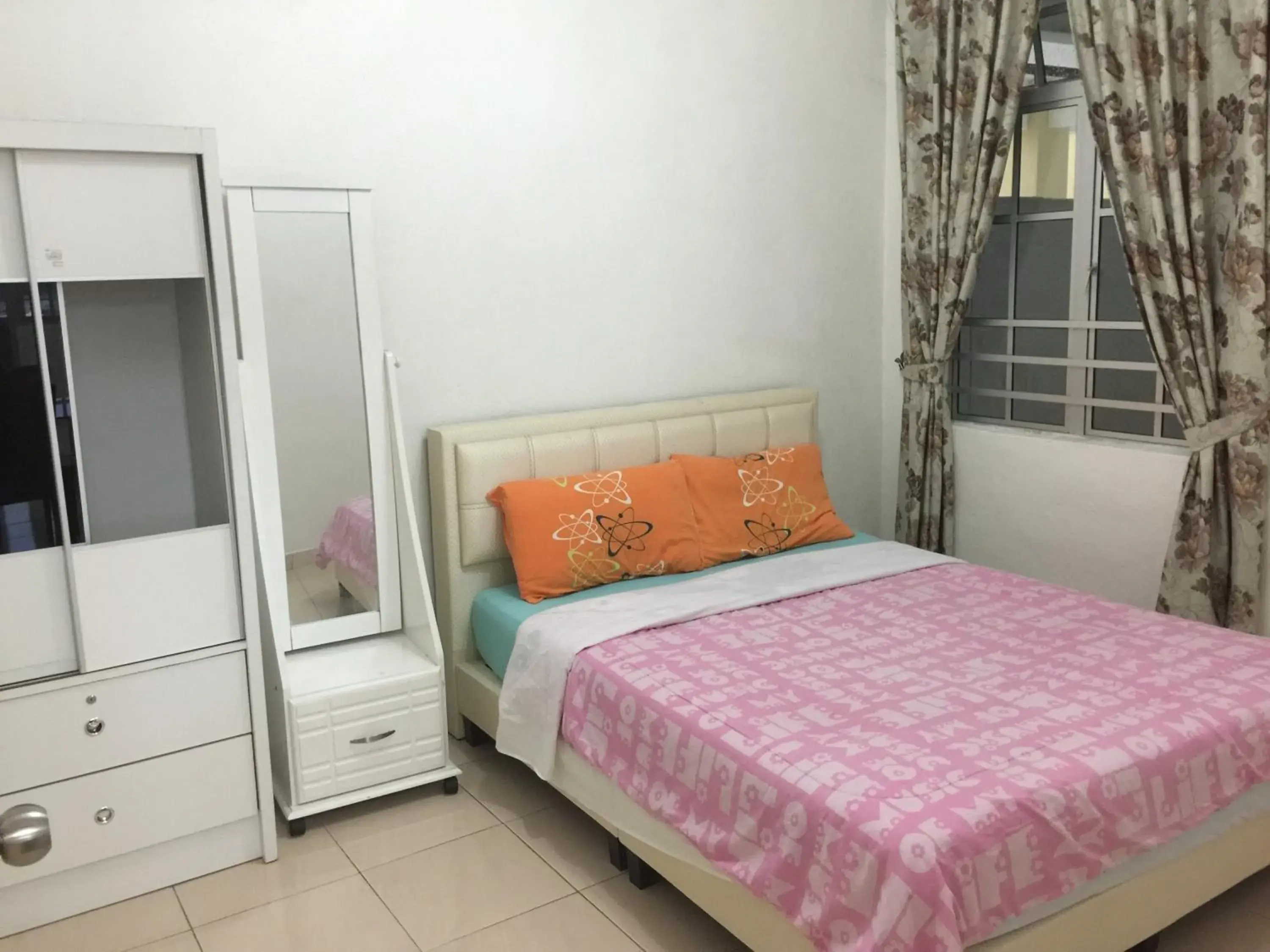 Bed in Cameron Supersave Apartment @ Crown Imperial Court Bed in Cameron Supersave Apartment @ Crown Imperial Court