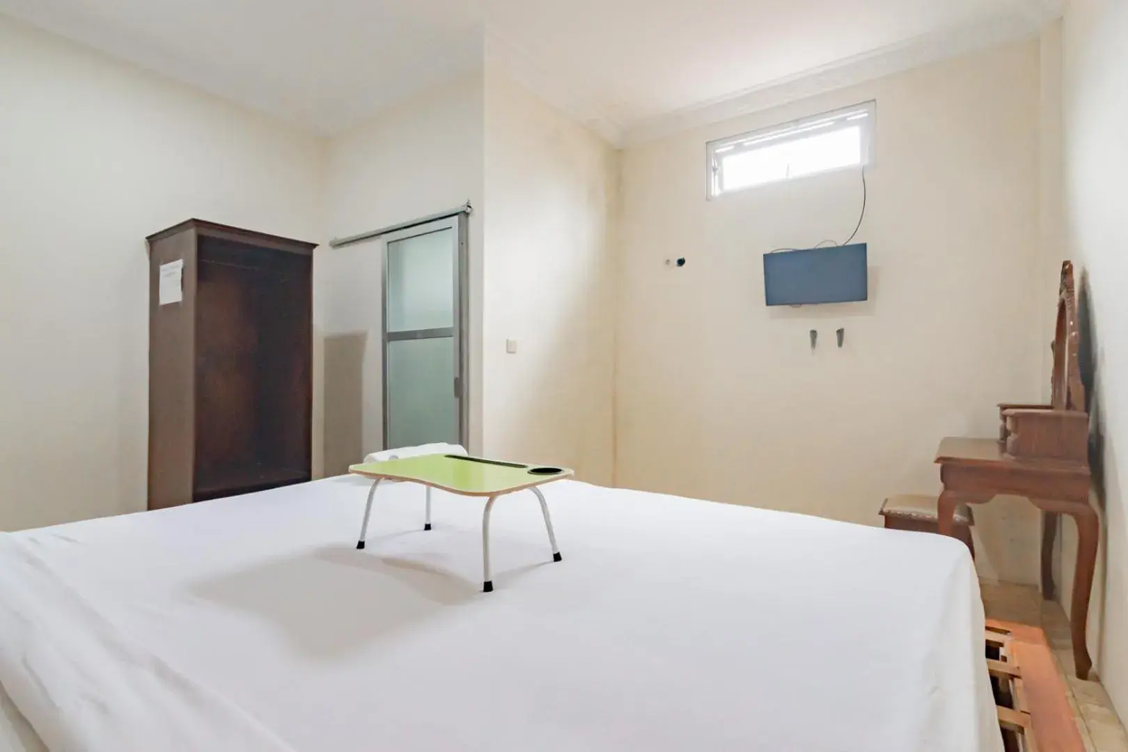 Photo of the whole room, Bed in Urbanview Hotel Mon Bel Cibodas by RedDoorz Photo of the whole room, Bed in Urbanview Hotel Mon Bel Cibodas by RedDoorz