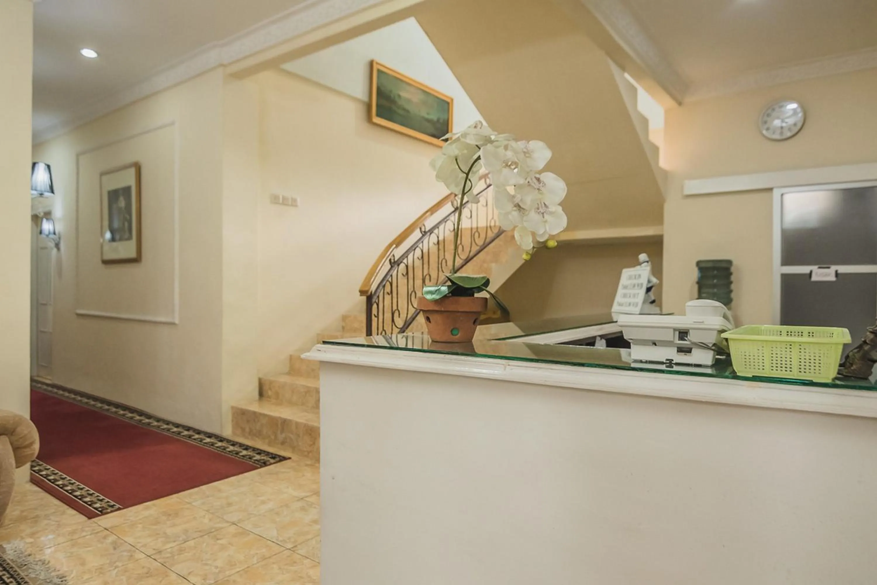 Lobby or reception in Urbanview Hotel Mon Bel Cibodas by RedDoorz