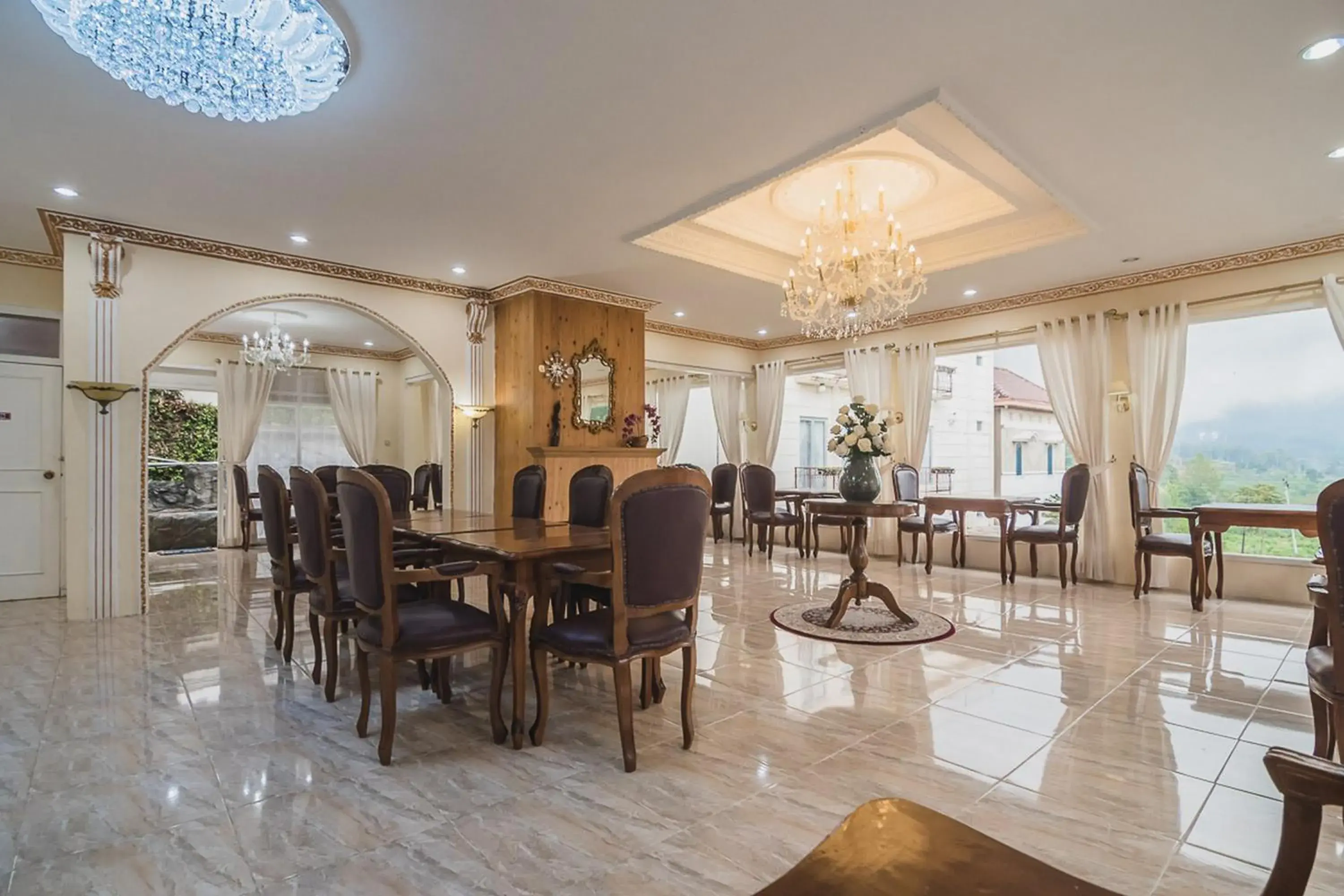 Restaurant/places to eat in Urbanview Hotel Mon Bel Cibodas by RedDoorz Restaurant/places to eat in Urbanview Hotel Mon Bel Cibodas by RedDoorz