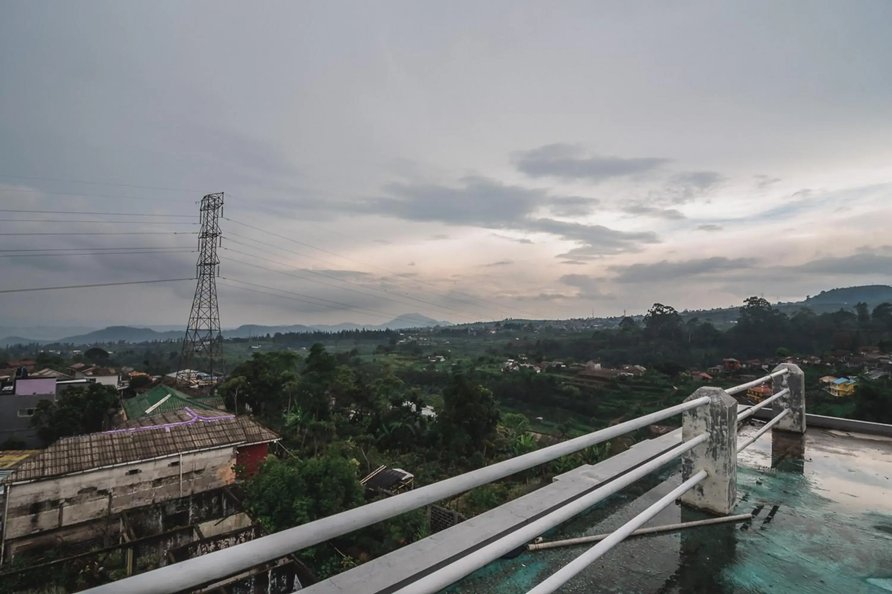 Balcony/Terrace in Urbanview Hotel Mon Bel Cibodas by RedDoorz Balcony/Terrace in Urbanview Hotel Mon Bel Cibodas by RedDoorz