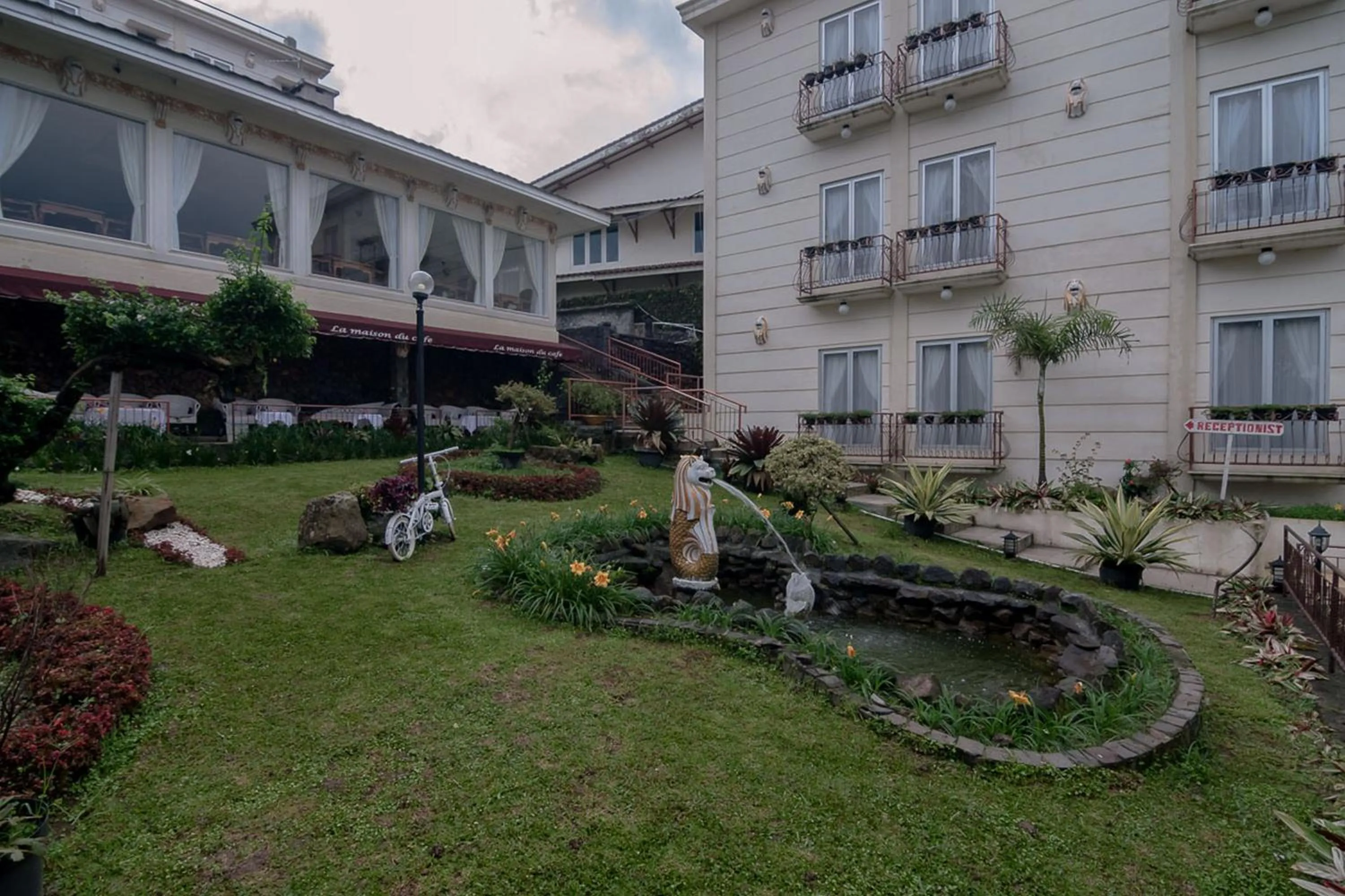 Property building in Urbanview Hotel Mon Bel Cibodas by RedDoorz