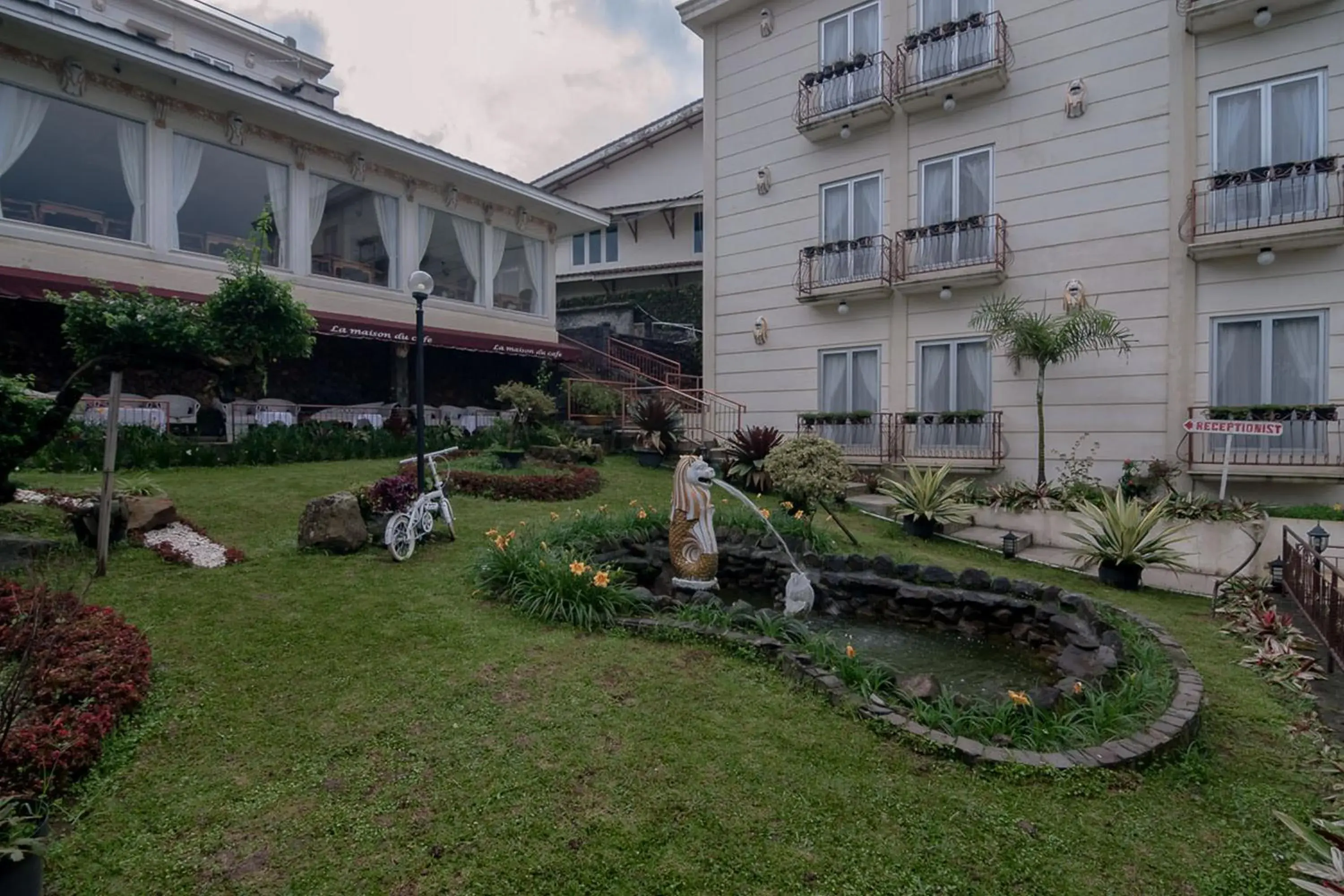 Property building in Urbanview Hotel Mon Bel Cibodas by RedDoorz Property building in Urbanview Hotel Mon Bel Cibodas by RedDoorz