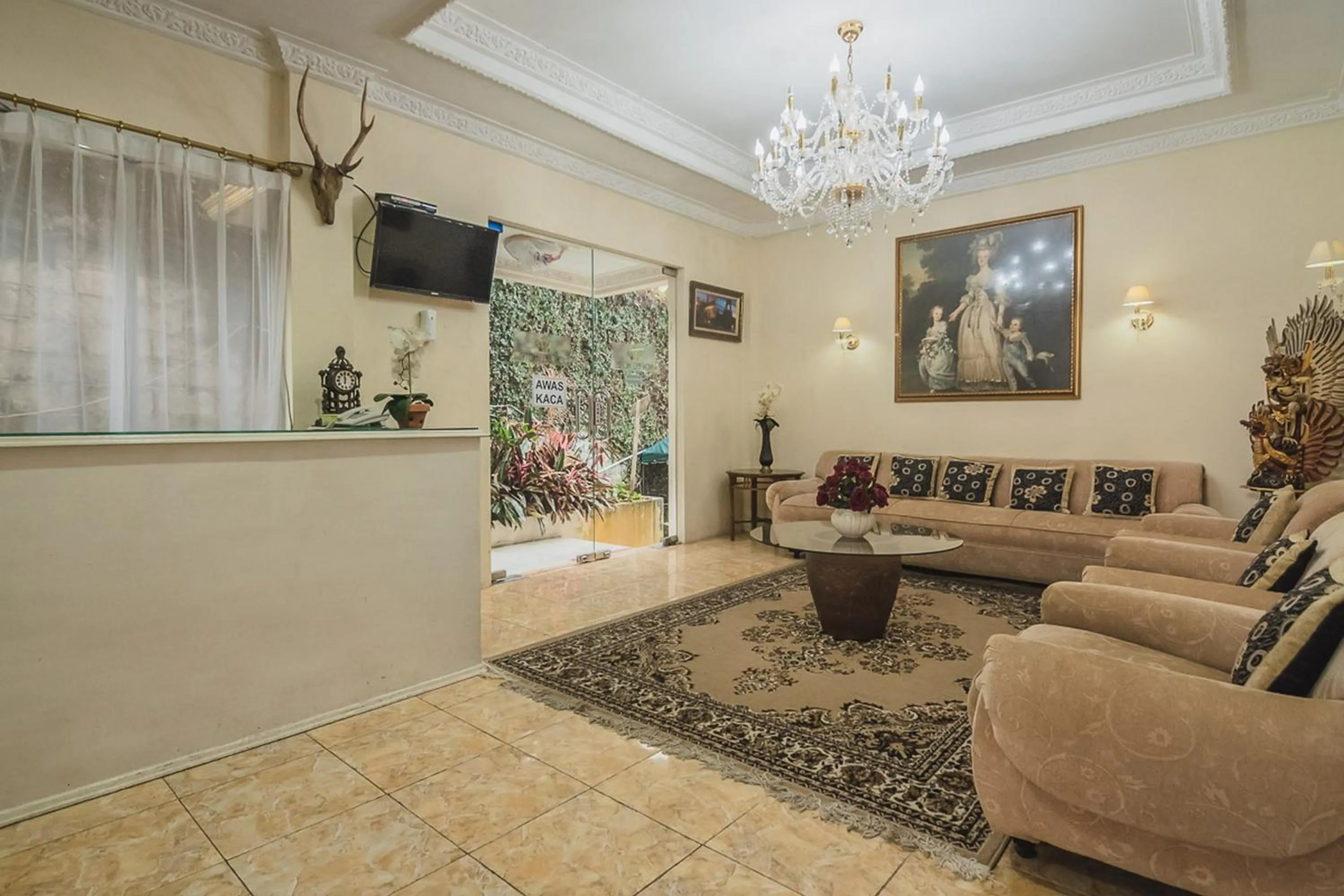 Lobby or reception in Urbanview Hotel Mon Bel Cibodas by RedDoorz