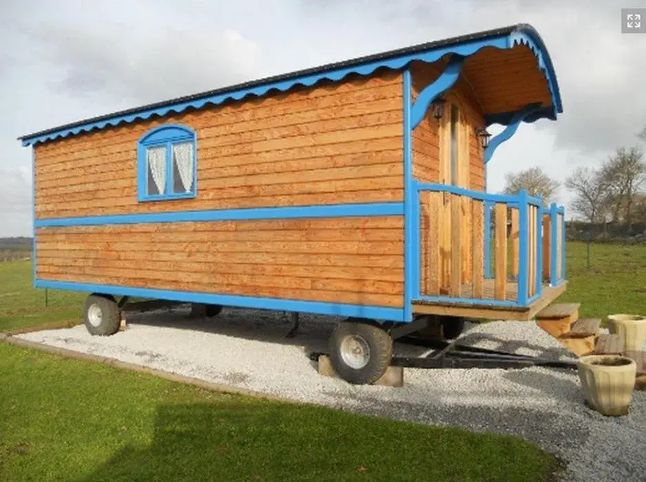 Caravan (2 Adults) in La Canfouine Caravan (2 Adults) in La Canfouine