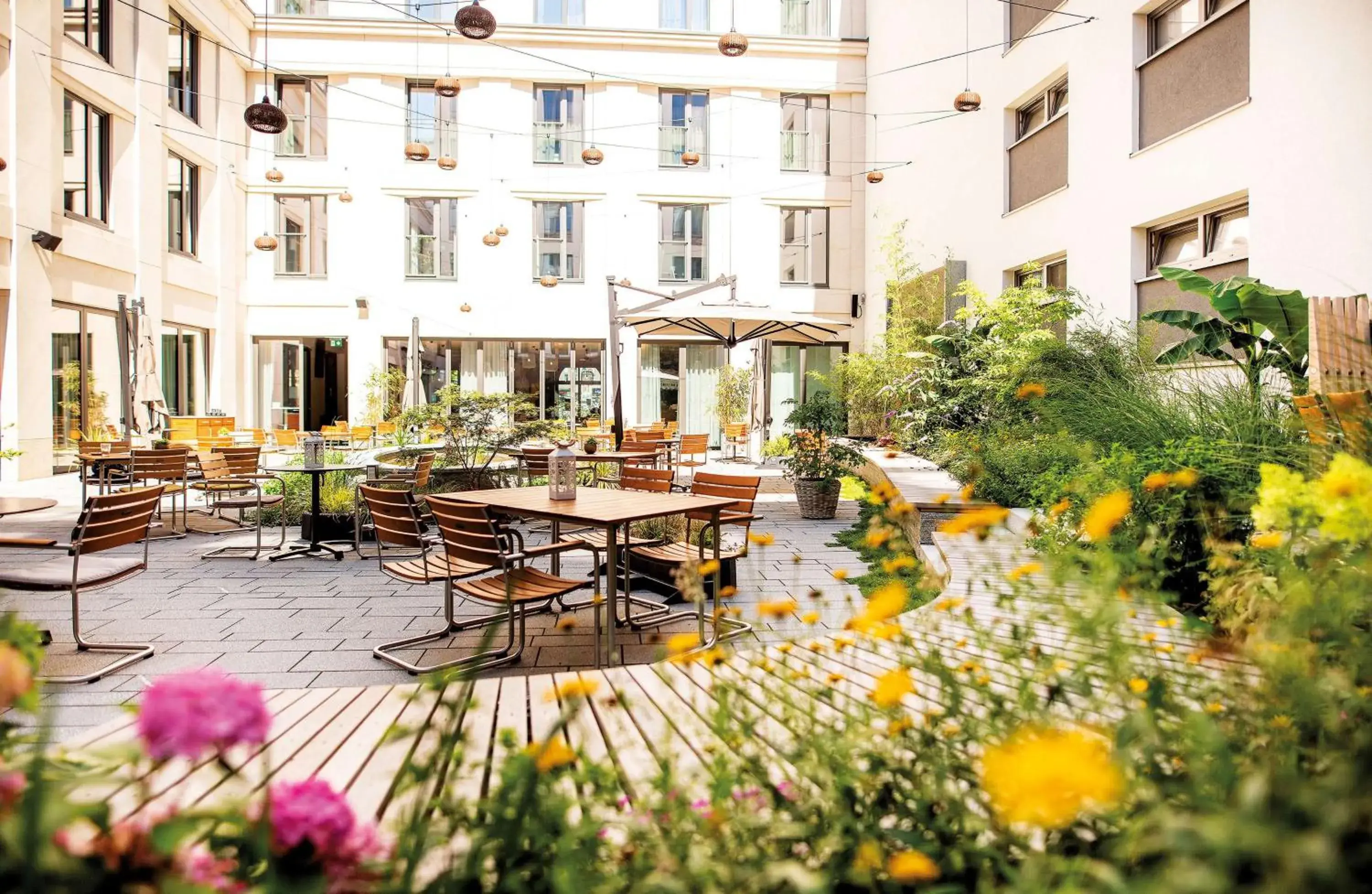 Inner courtyard view in Hilton Garden Inn Mannheim Inner courtyard view in Hilton Garden Inn Mannheim