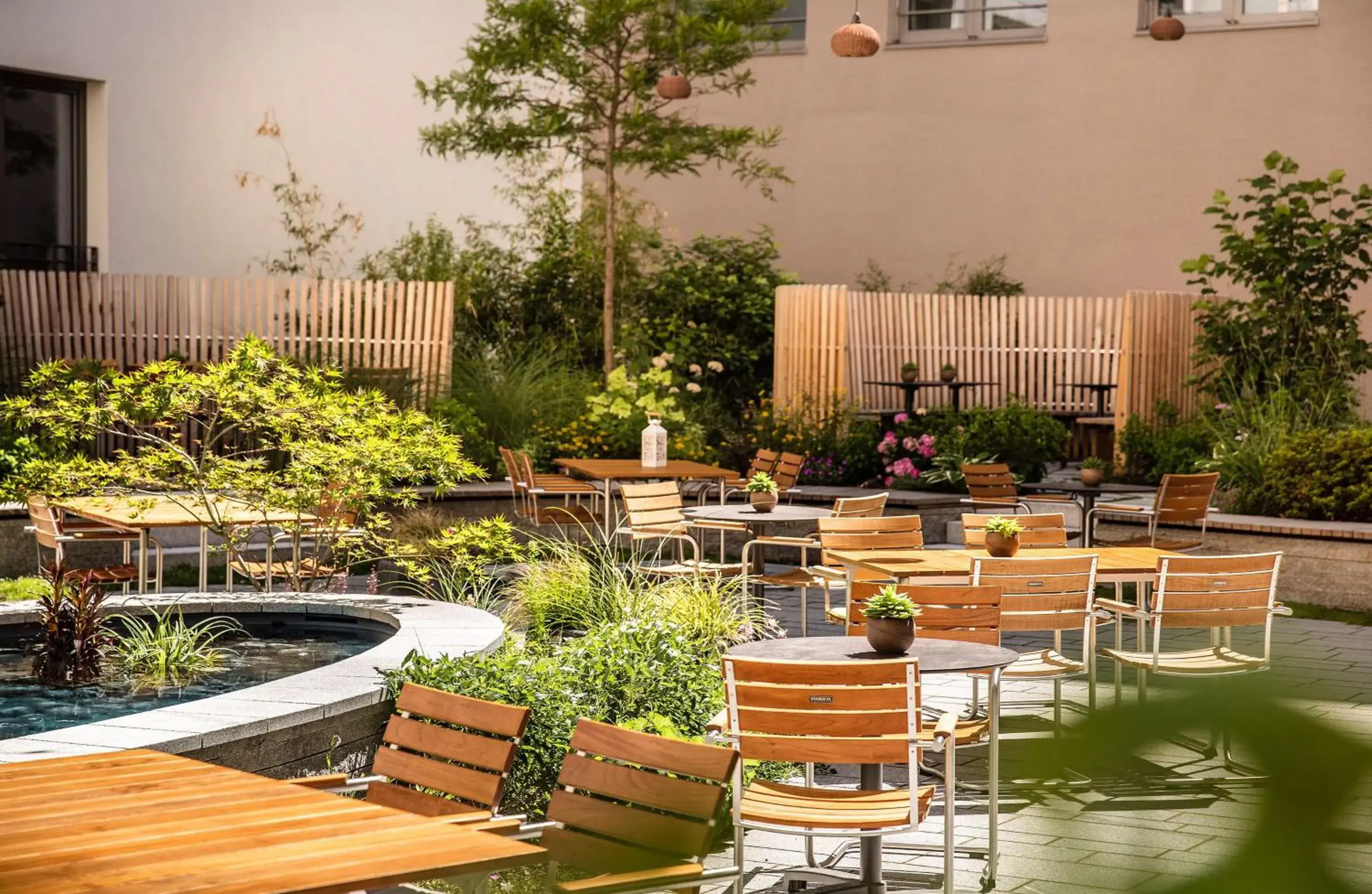 Inner courtyard view in Hilton Garden Inn Mannheim Inner courtyard view in Hilton Garden Inn Mannheim