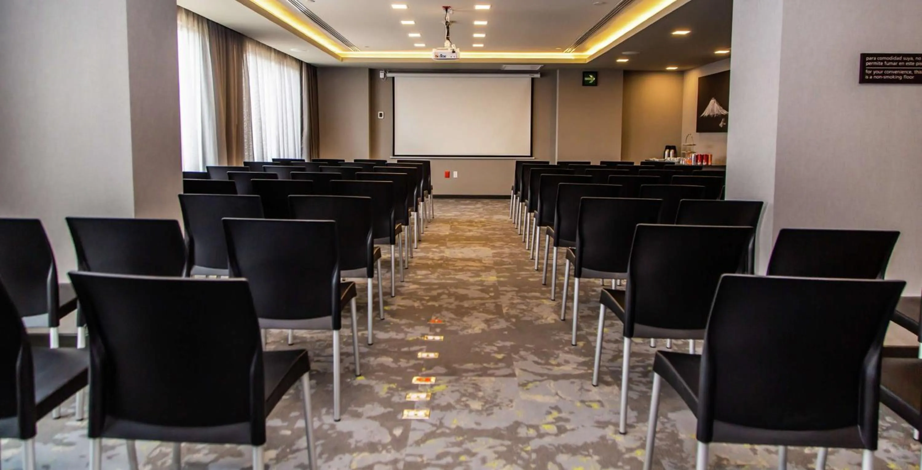 Dining area in Hampton Inn & Suites By Hilton Puebla
