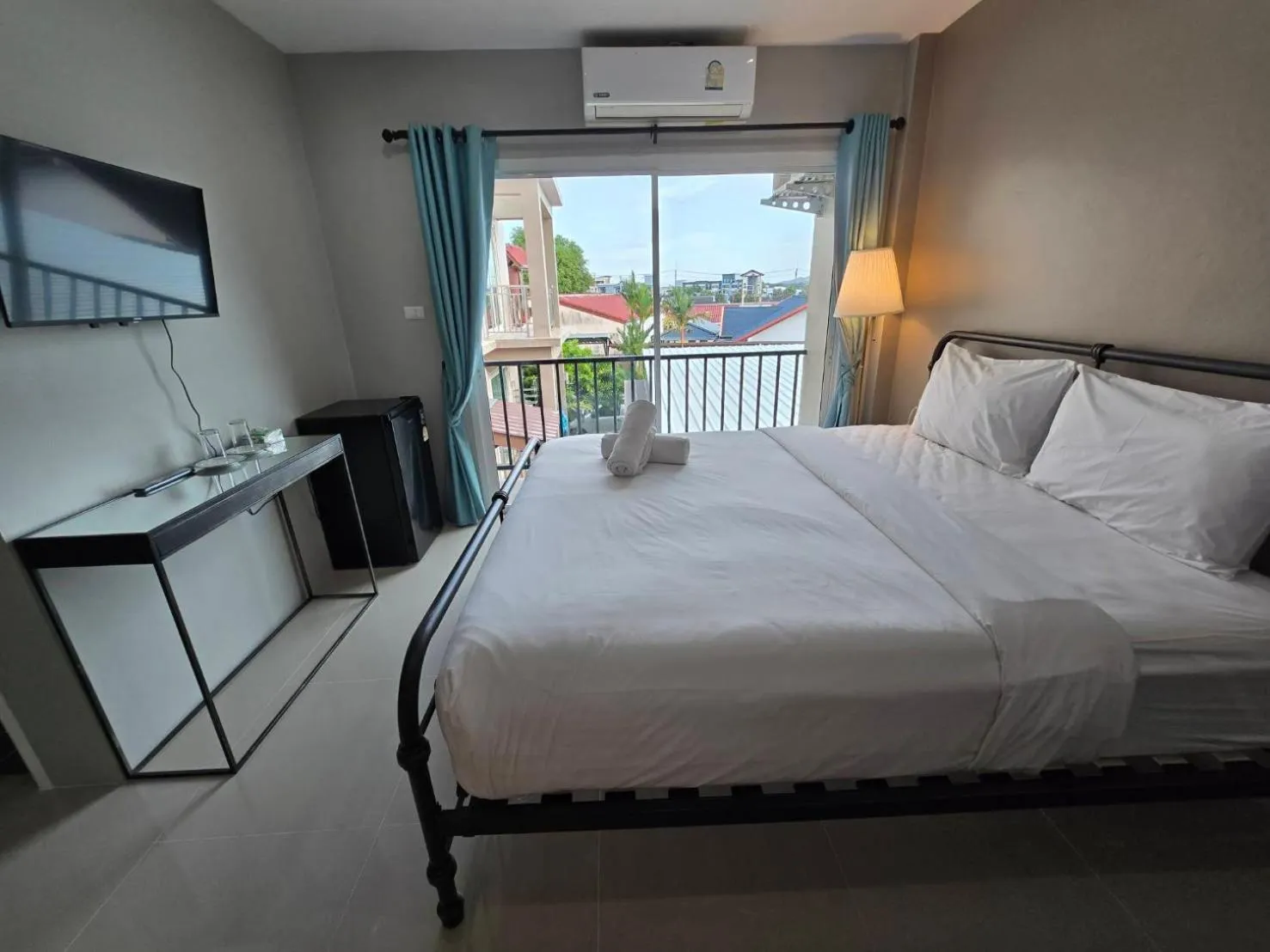 Photo of the whole room, Bed in Khao Oat airport