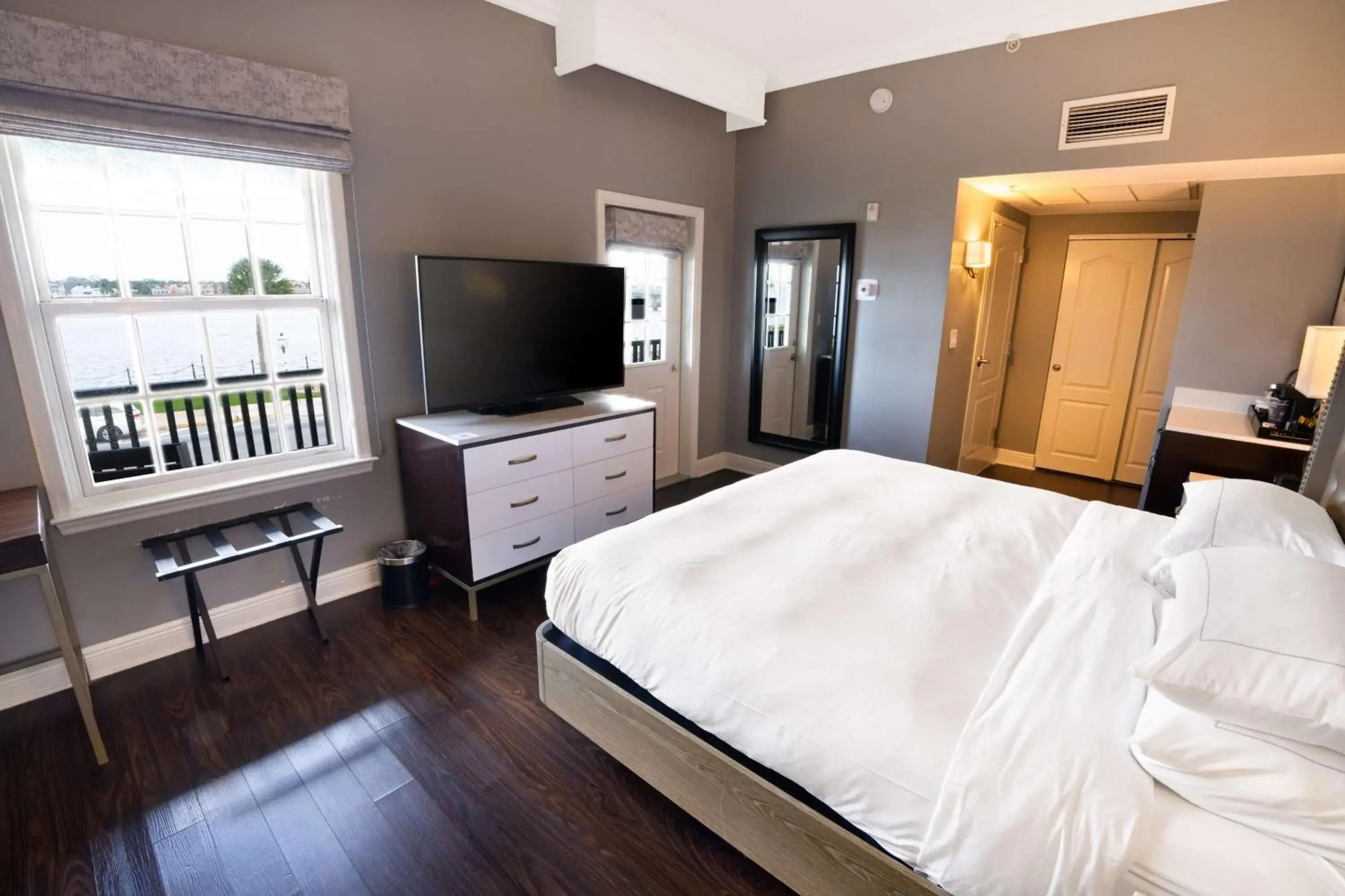 Bedroom, Bed in Hilton Saint Augustine Historic Bayfront Bedroom, Bed in Hilton Saint Augustine Historic Bayfront