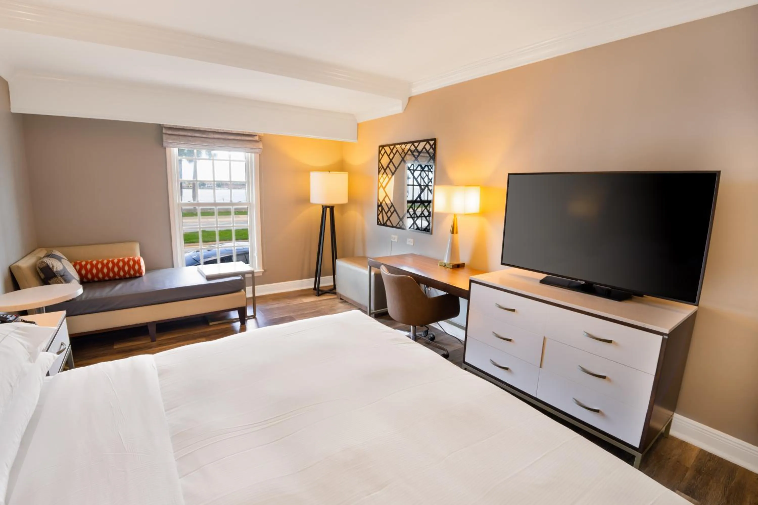 Bed in Hilton Saint Augustine Historic Bayfront