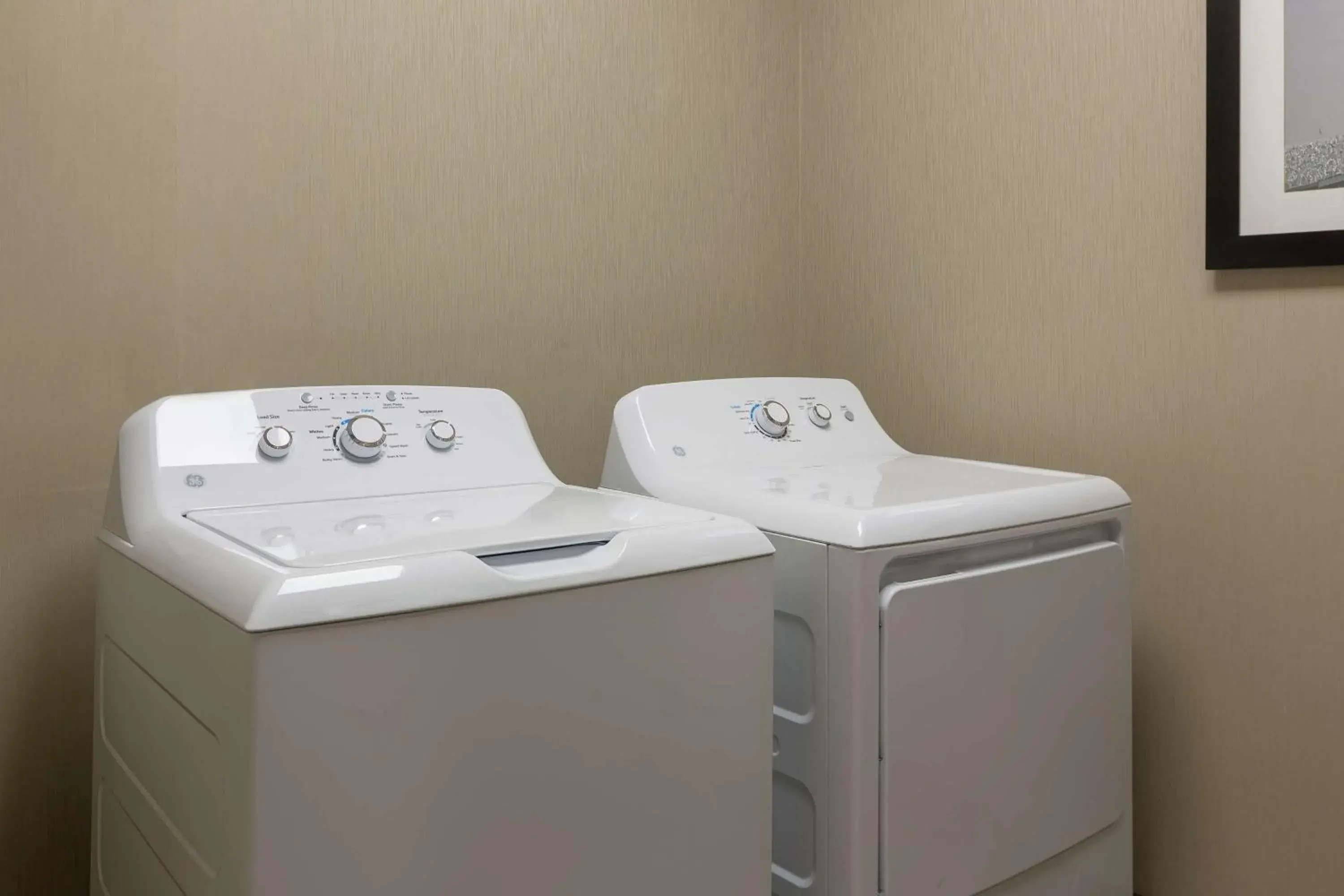 Property building in Hampton Inn & Suites Knoxville-Downtown Property building in Hampton Inn & Suites Knoxville-Downtown