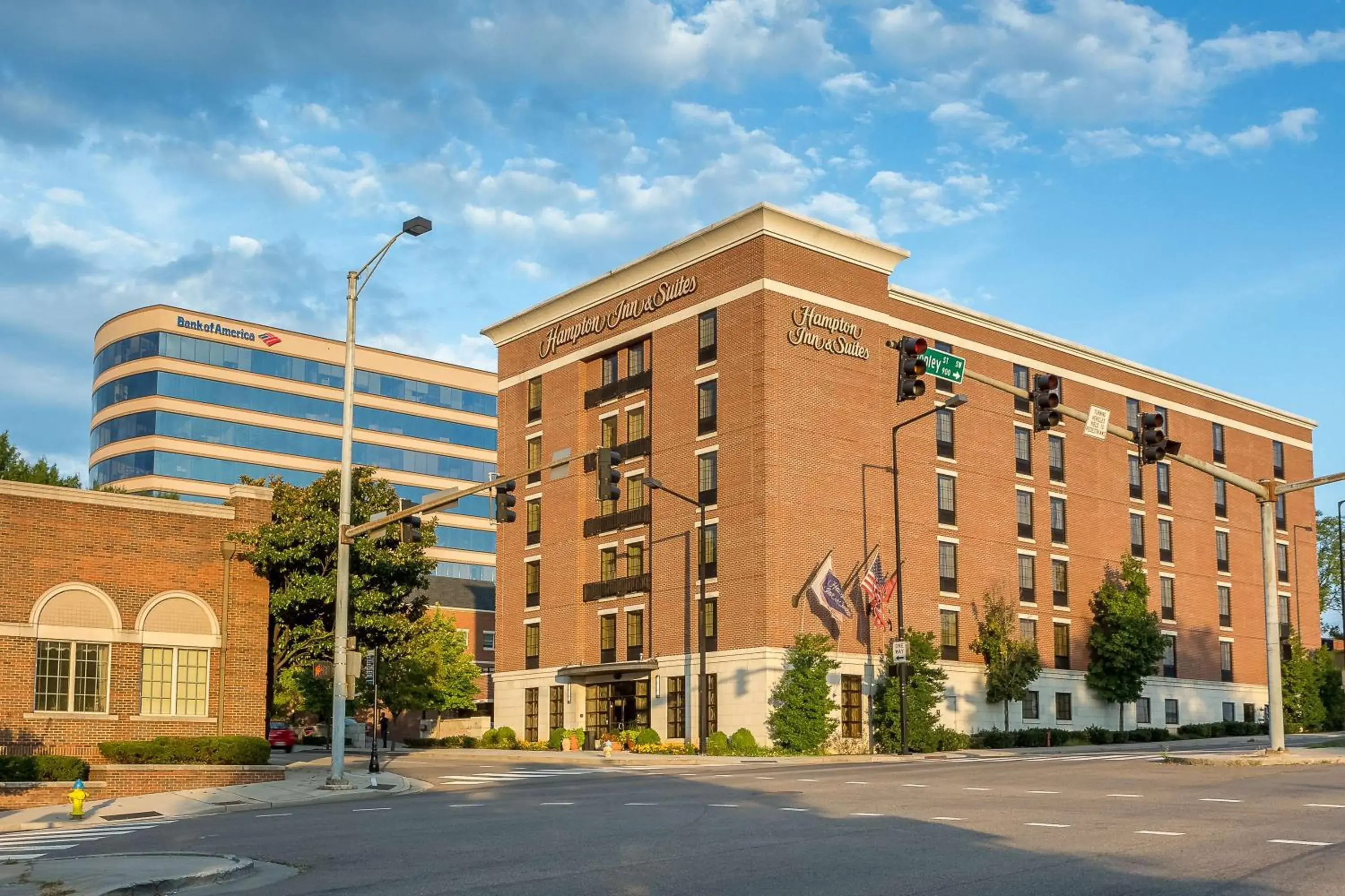 Property building in Hampton Inn & Suites Knoxville-Downtown Property building in Hampton Inn & Suites Knoxville-Downtown