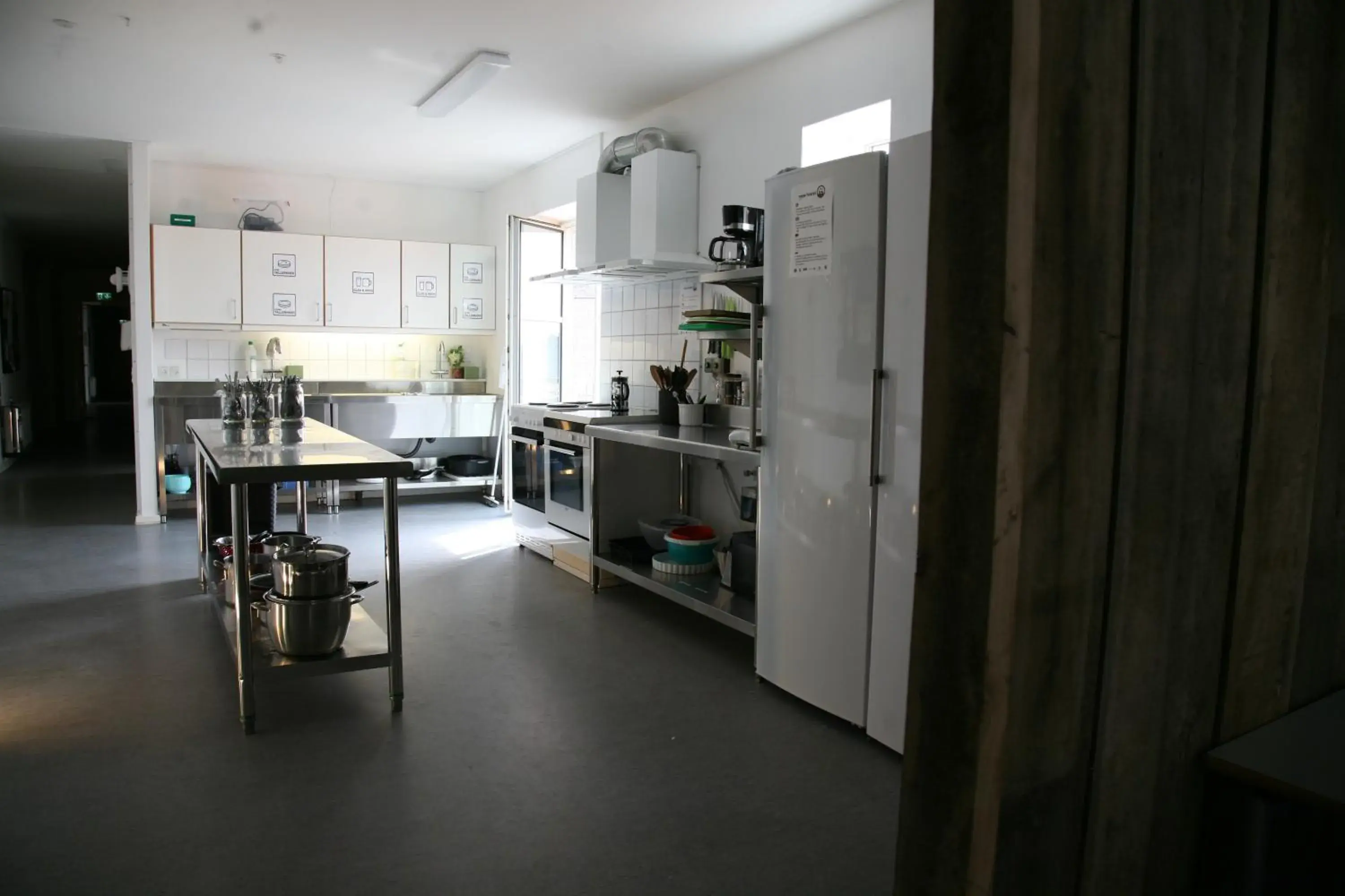 Twin Room with Shared External Bathroom in Nexø Modern Hostel. Private Rooms Twin Room with Shared External Bathroom in Nexø Modern Hostel. Private Rooms