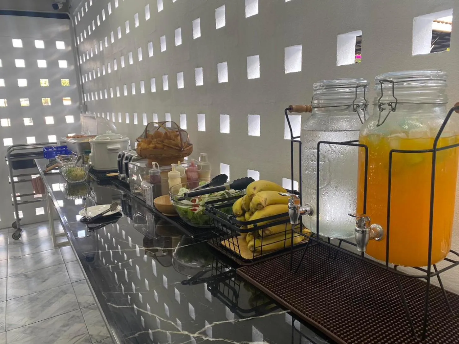 Food and drinks in Juni House Chumphon