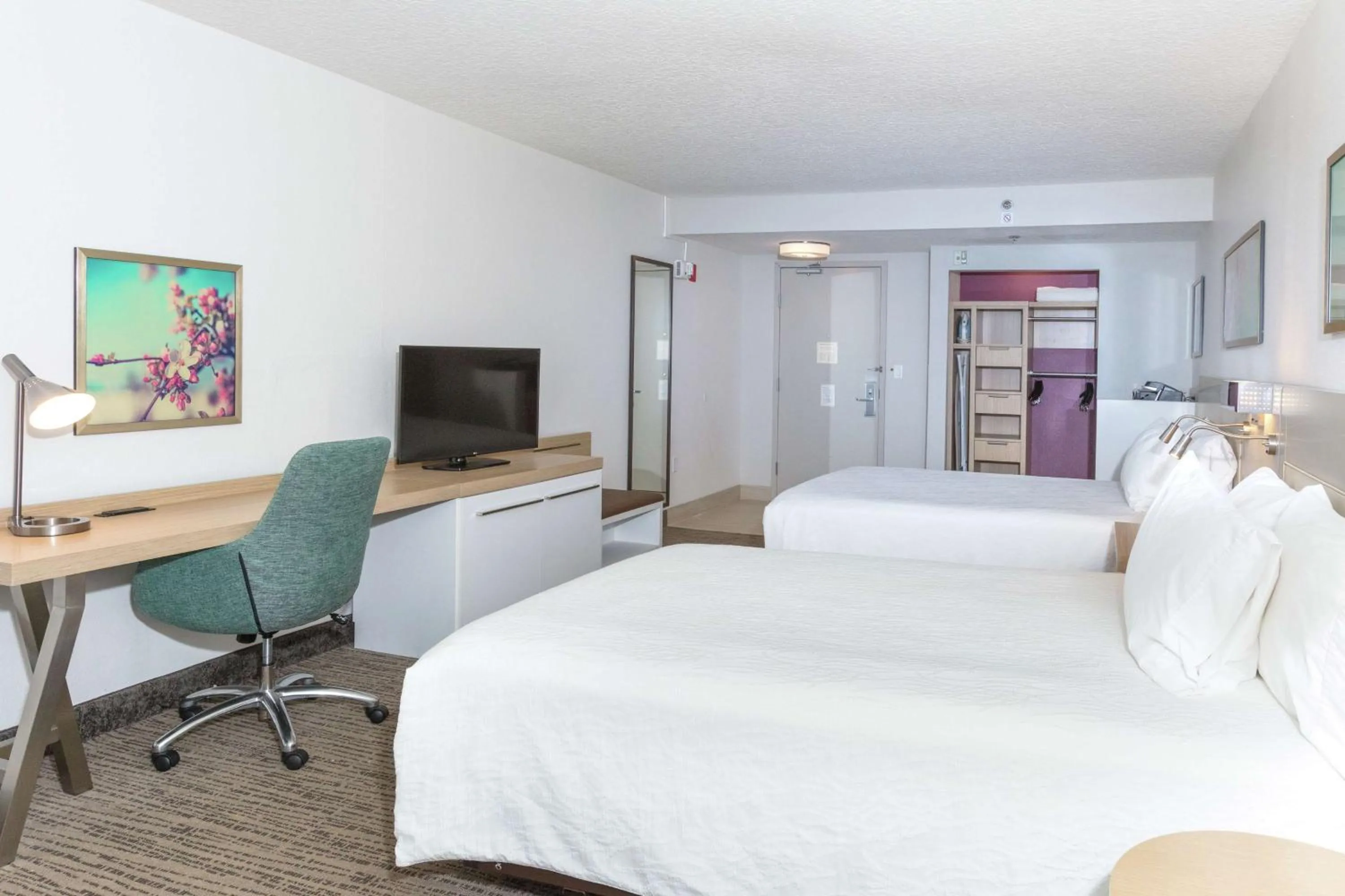 Bedroom, Bed in Hilton Garden Inn Saint Augustine Beach