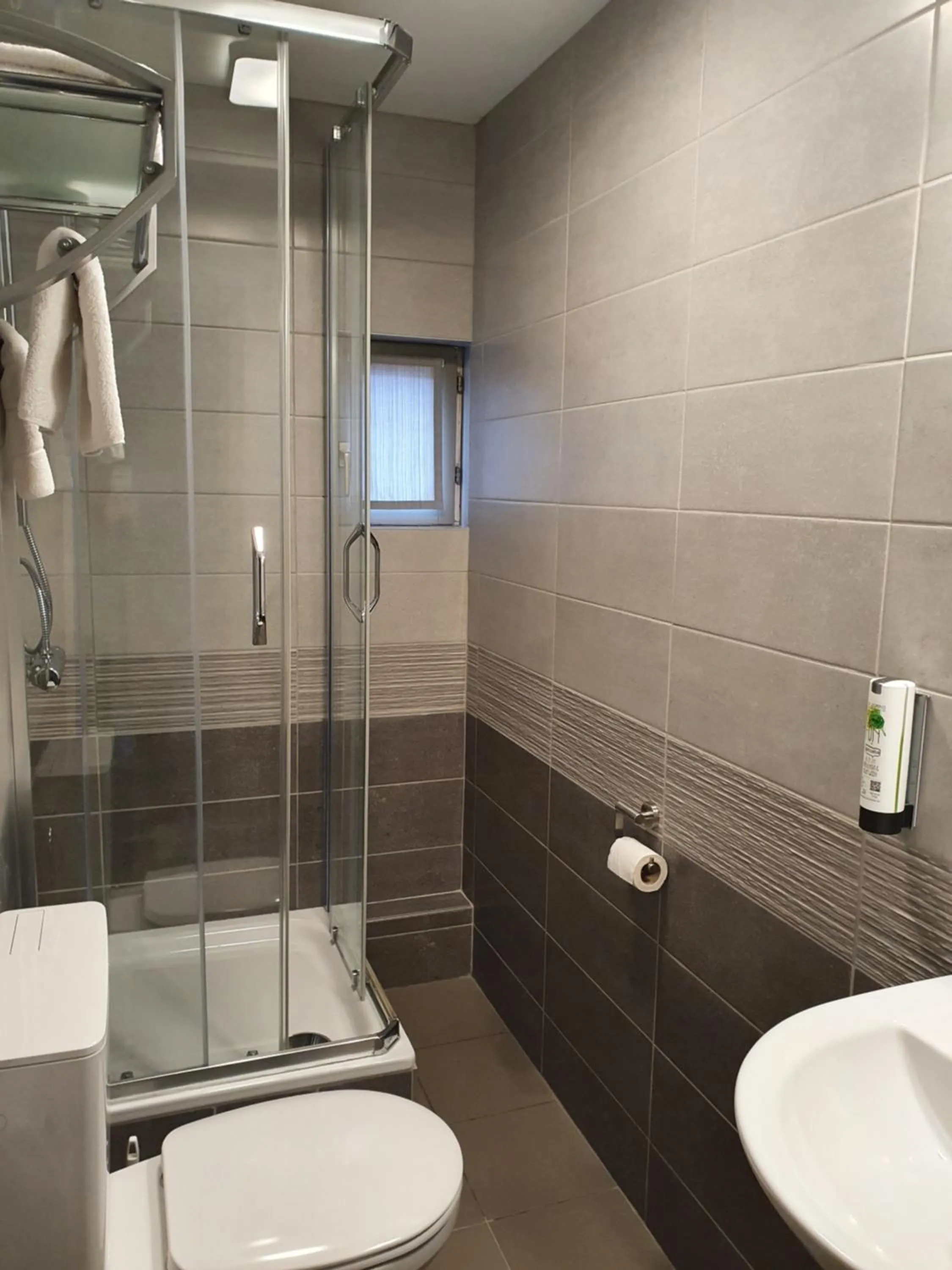 Bathroom in Hotel Piano 2 - Mont-St-Guibert - Louvain-la-Neuve