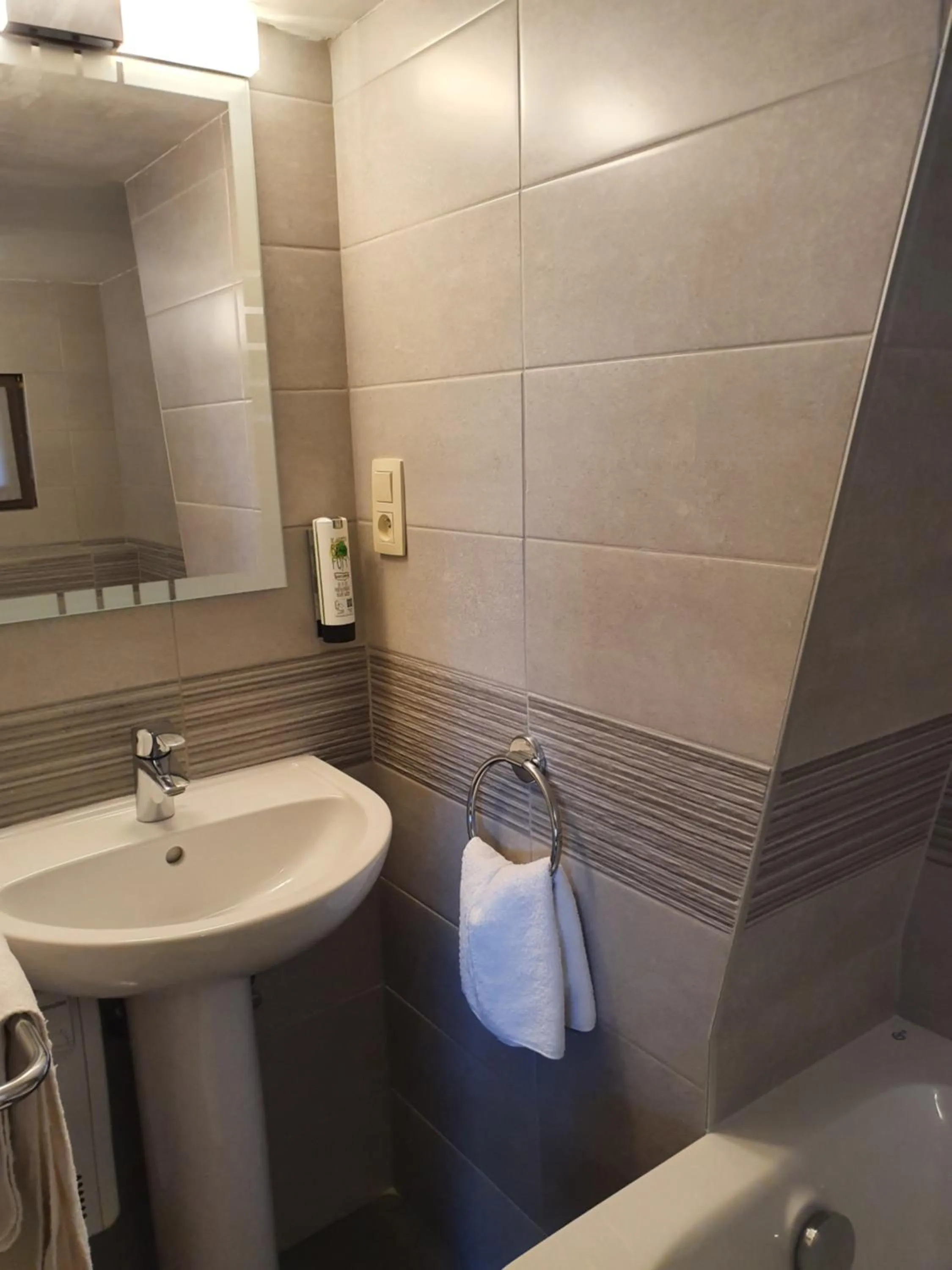 Bathroom in Hotel Piano 2 - Mont-St-Guibert - Louvain-la-Neuve