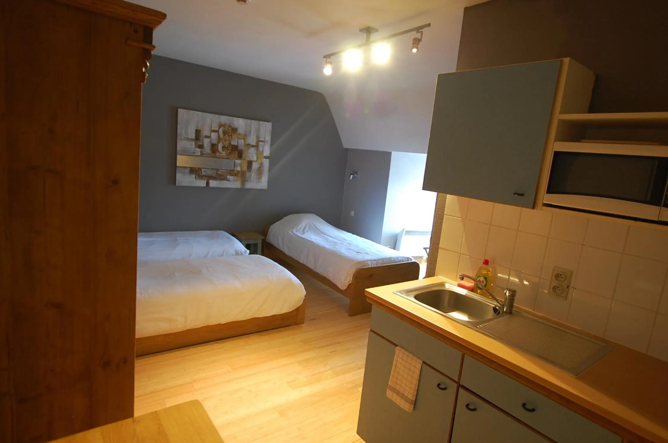 Photo of the whole room, Bed in Hotel Piano 2 - Mont-St-Guibert - Louvain-la-Neuve