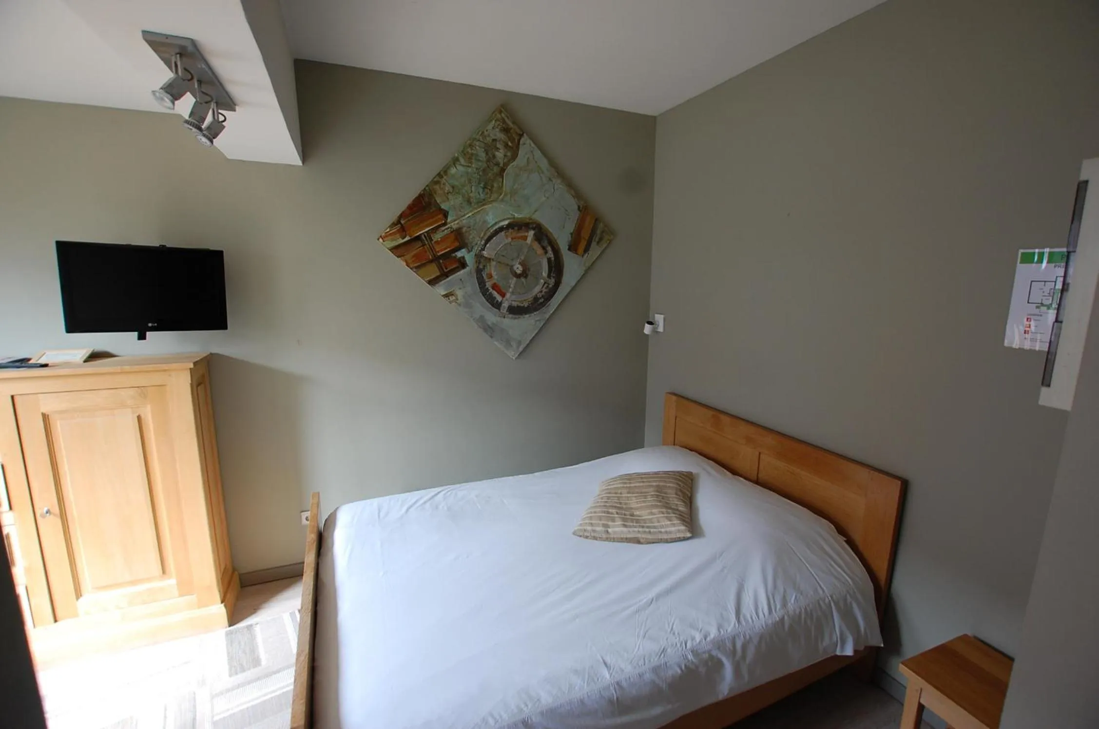 Photo of the whole room, Bed in Hotel Piano 2 - Mont-St-Guibert - Louvain-la-Neuve