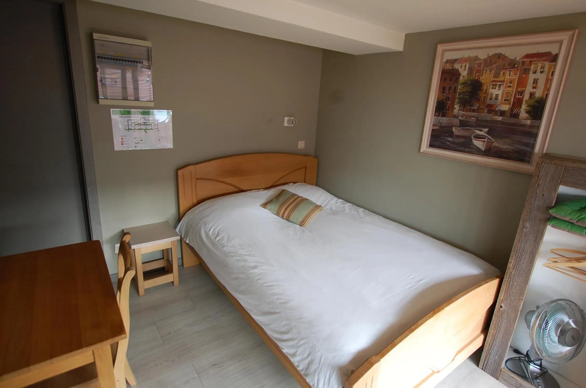 Photo of the whole room, Bed in Hotel Piano 2 - Mont-St-Guibert - Louvain-la-Neuve