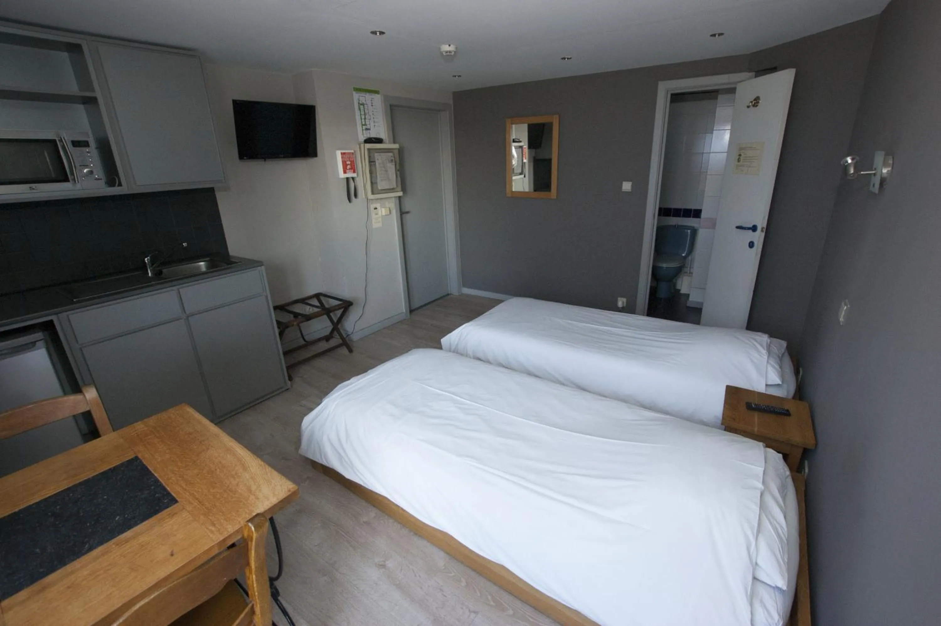 Bedroom, Bed in Hotel Piano 2 - Mont-St-Guibert - Louvain-la-Neuve