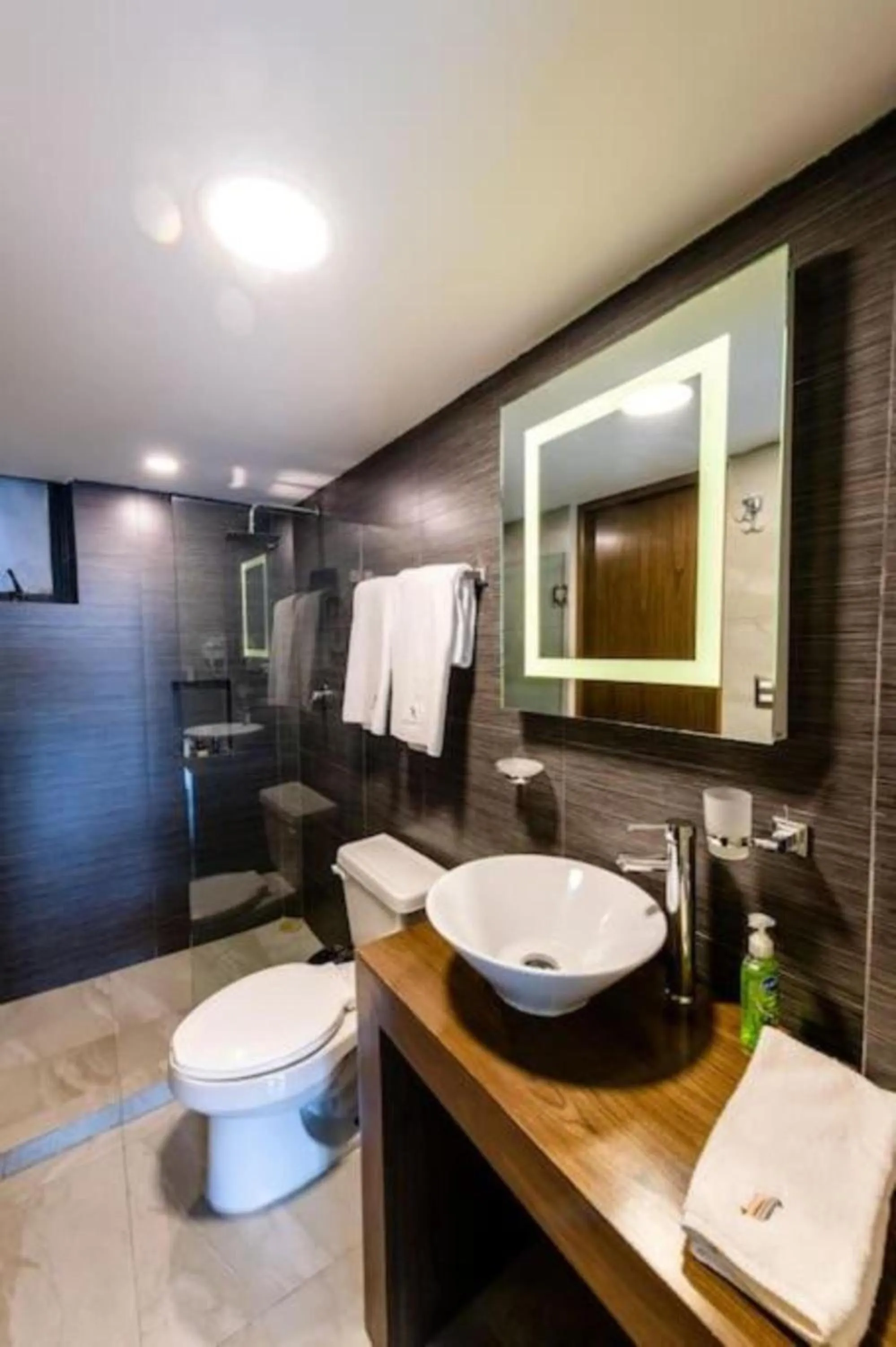 Shower in Rochester 10