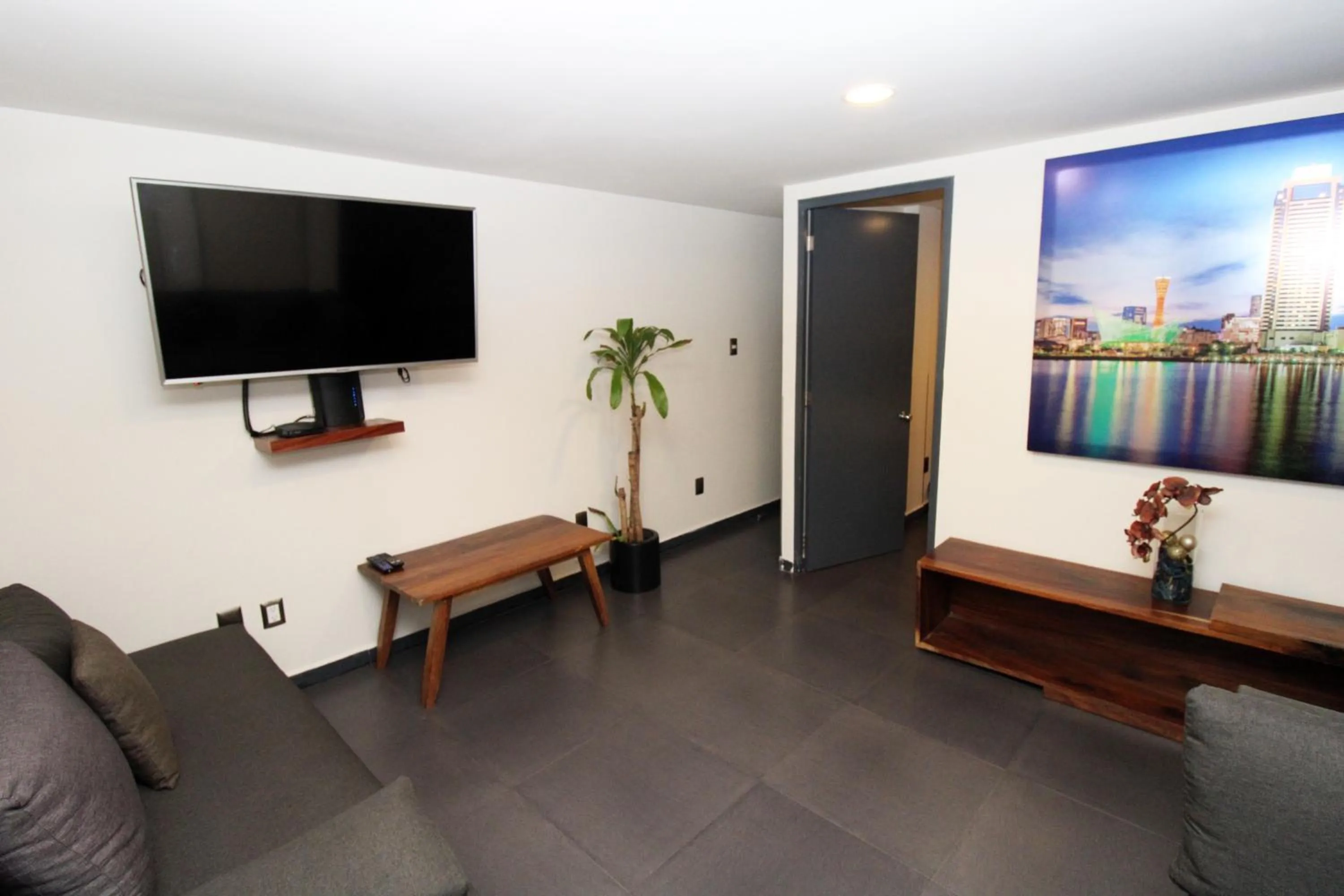 Communal lounge/ TV room in Rochester 10