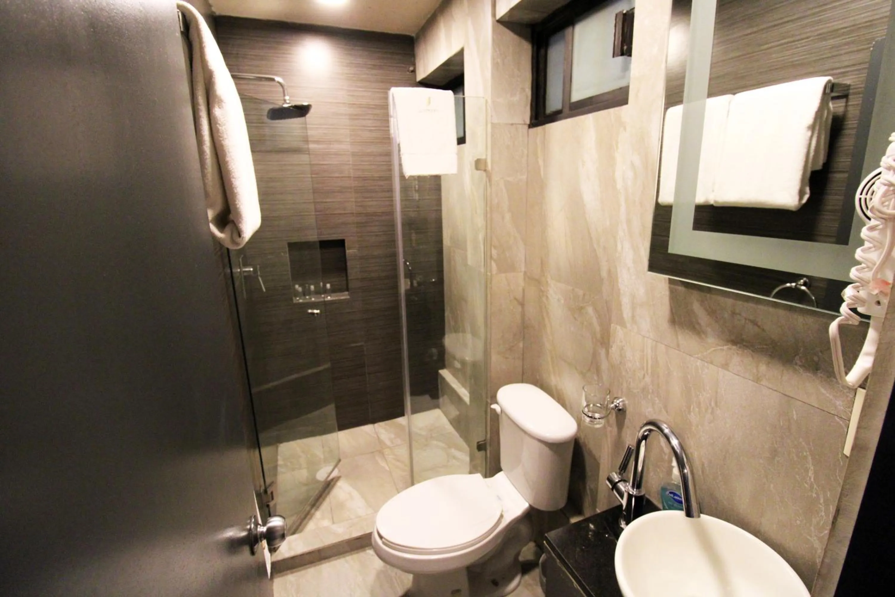 Shower in Rochester 10