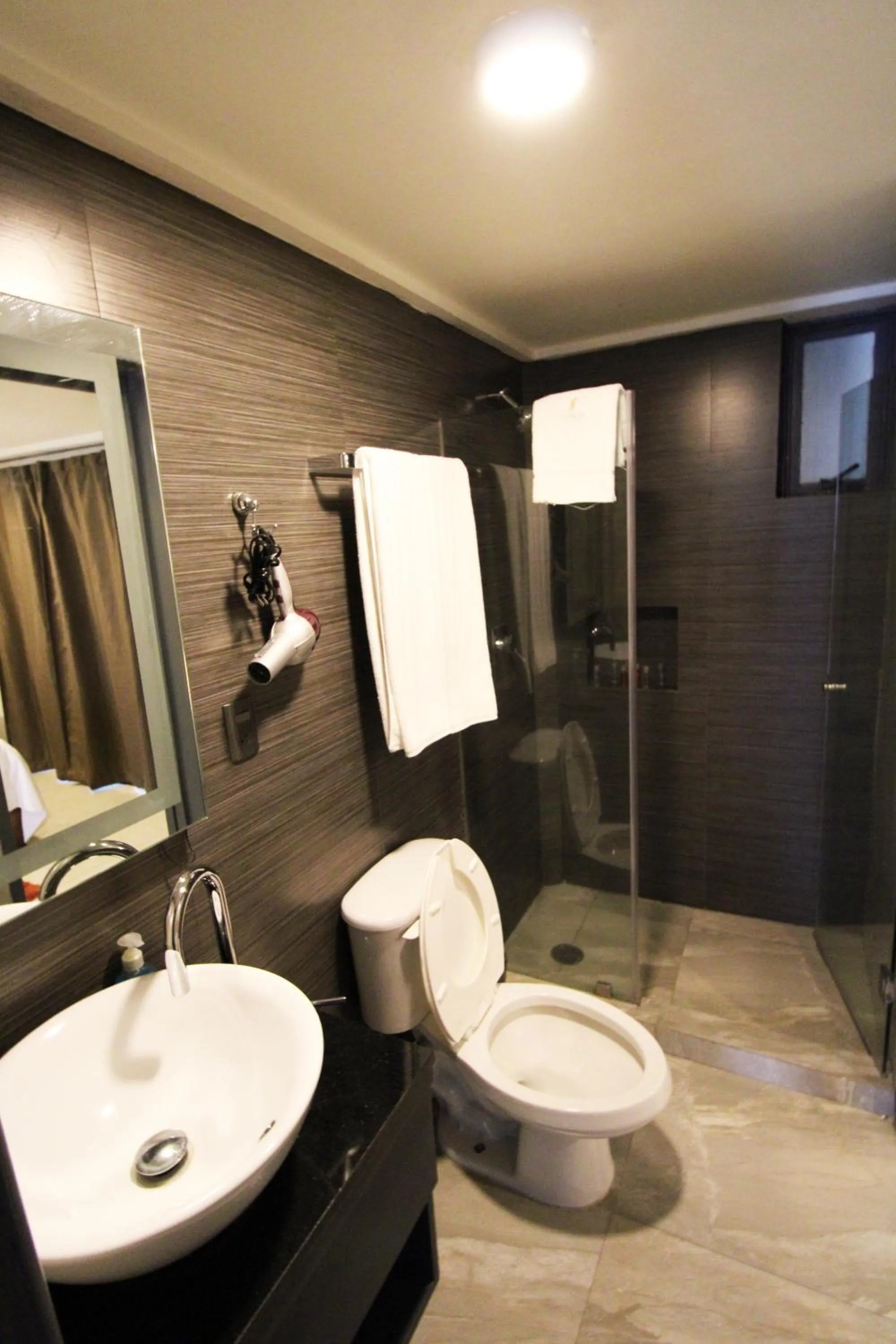 Shower in Rochester 10