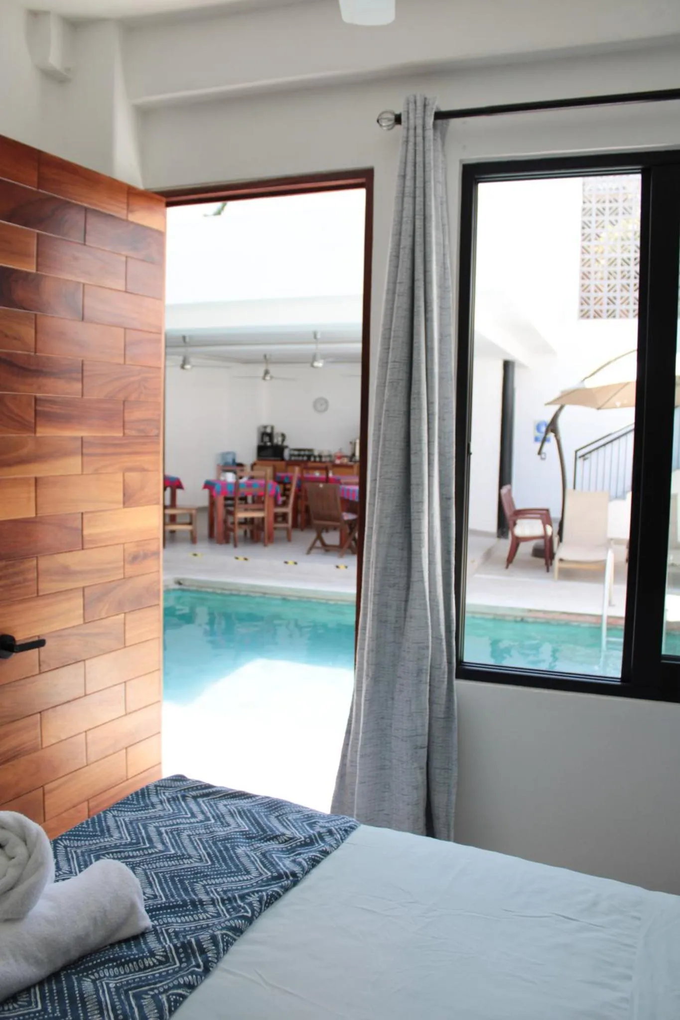 Pool view, Bed in Hotel Diamante Sayulita