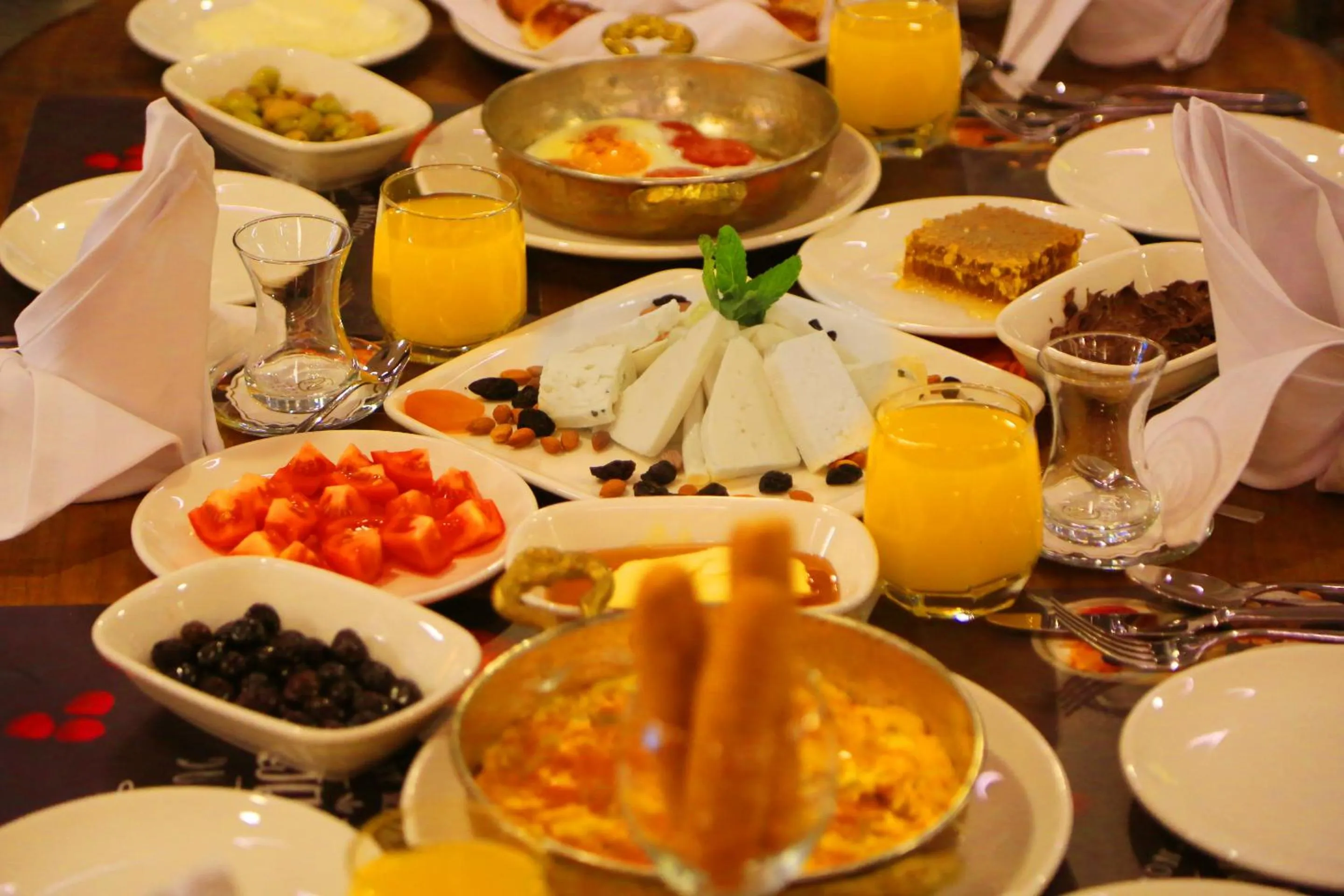 Food and drinks in New Garden Hotel