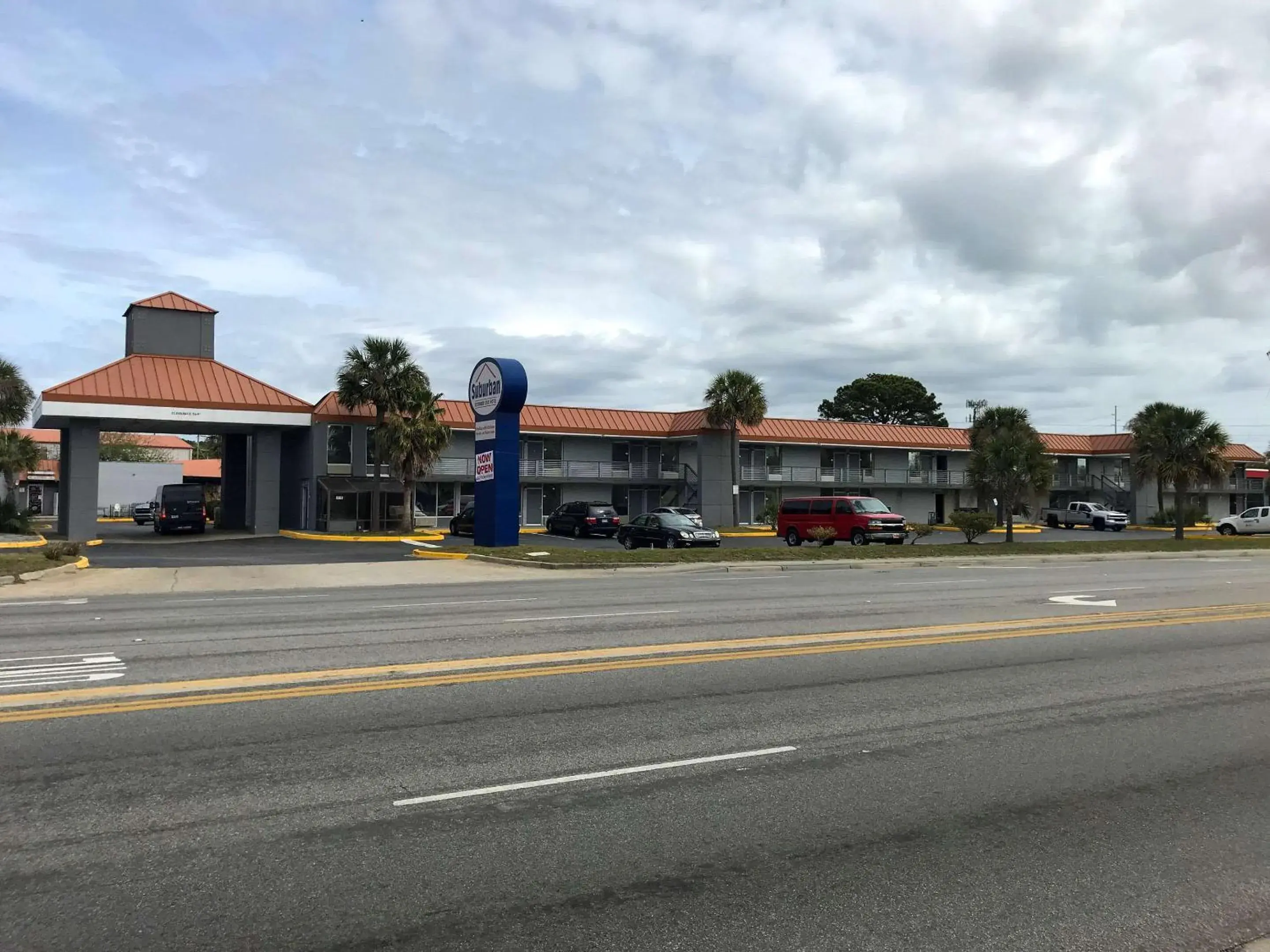 Property building in Suburban Studios North Charleston I-526 Property building in Suburban Studios North Charleston I-526