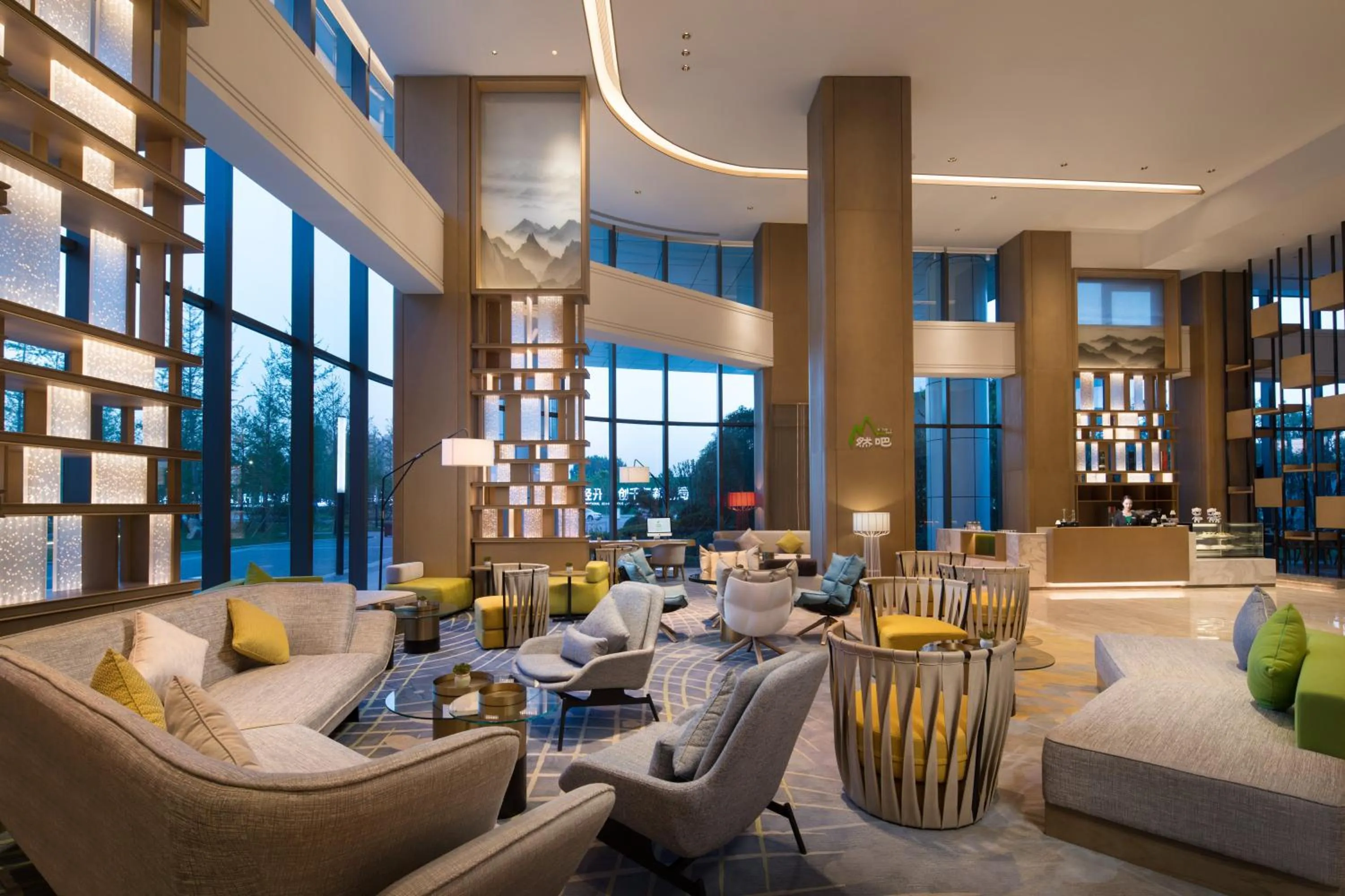 Lounge or bar in Holiday Inn Zhengzhou Riverside