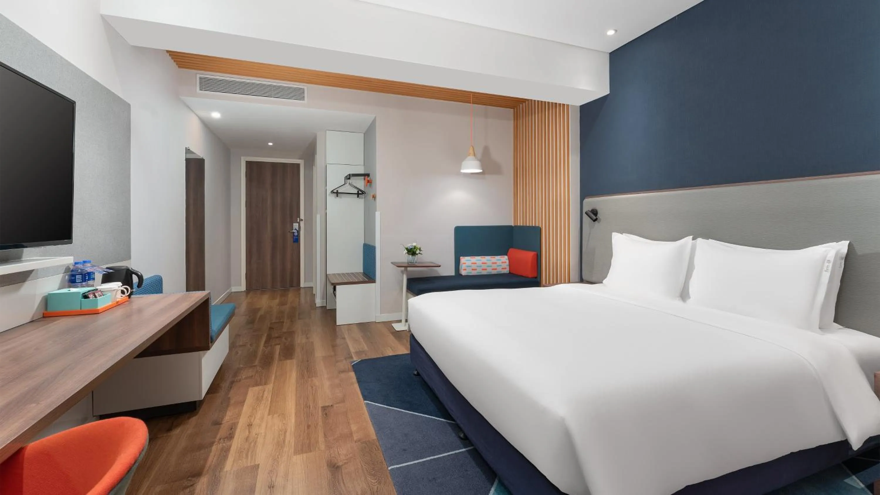 Photo of the whole room, Bed in Holiday Inn Express Yinchuan Downtown by IHG