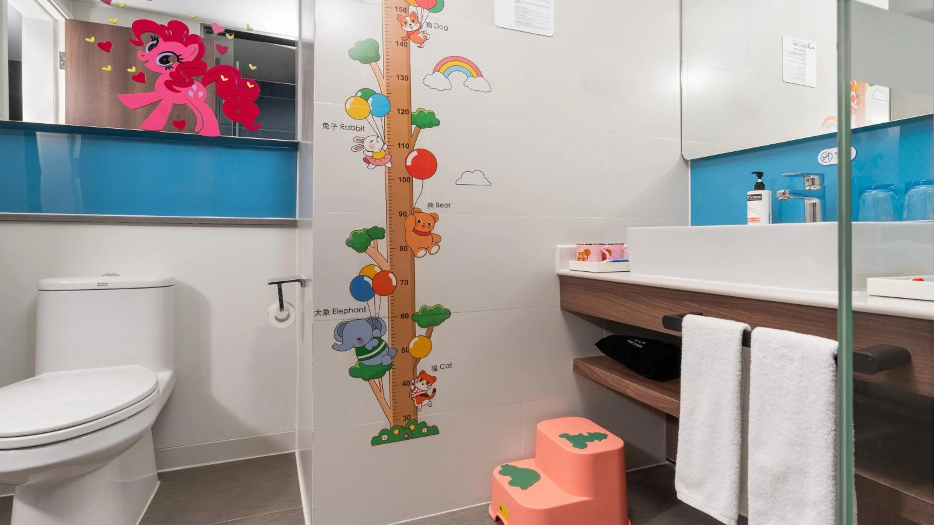 Photo of the whole room in Holiday Inn Express Yinchuan Downtown by IHG