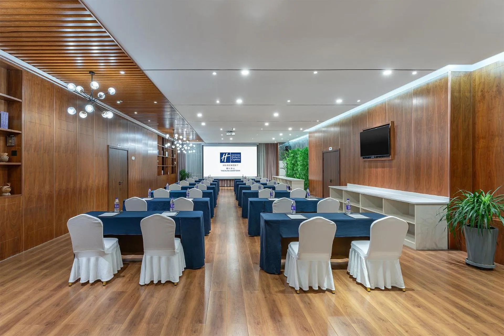 Meeting/conference room in Holiday Inn Express Yinchuan Downtown by IHG