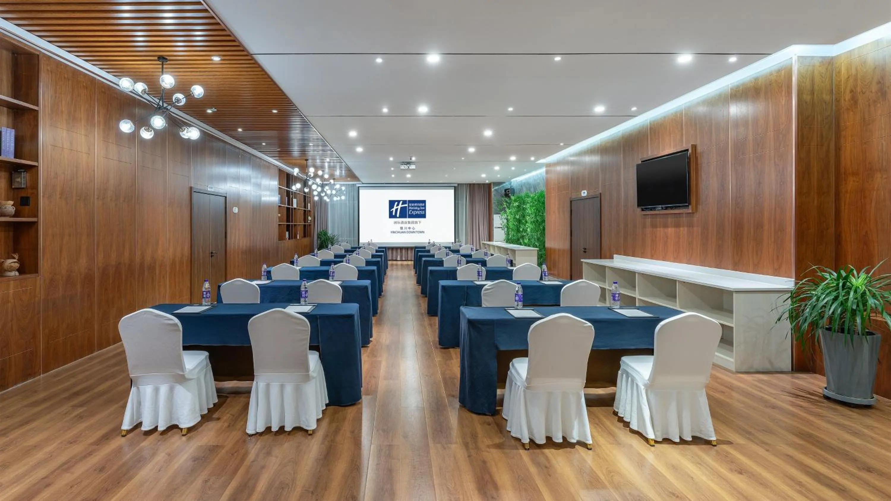 Meeting/conference room in Holiday Inn Express Yinchuan Downtown by IHG