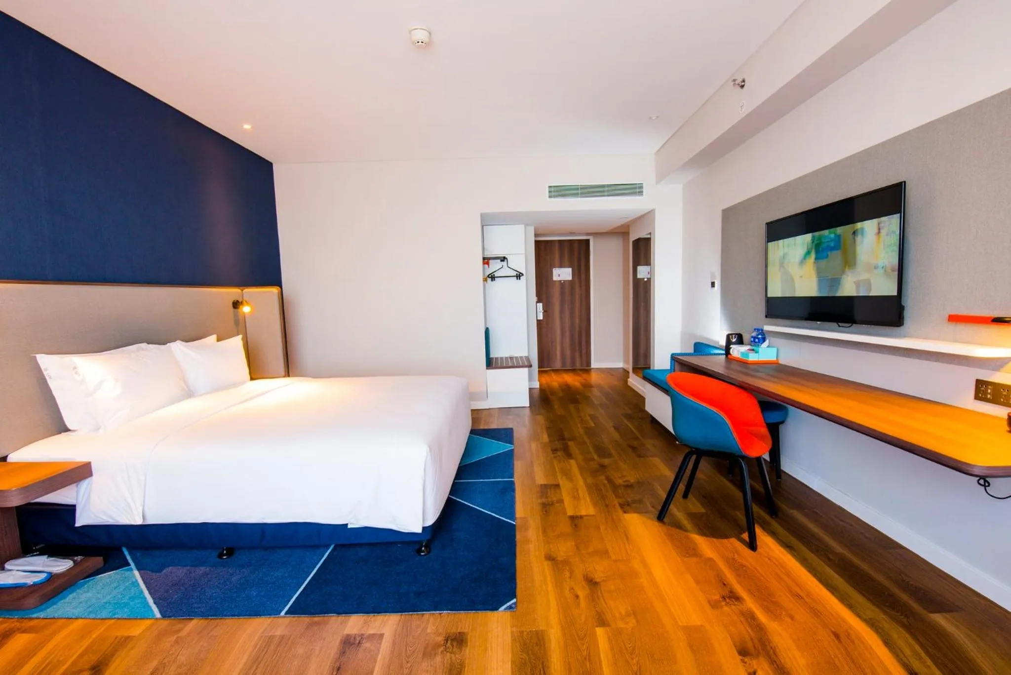 Photo of the whole room, Bed in Holiday Inn Express Yinchuan Downtown by IHG